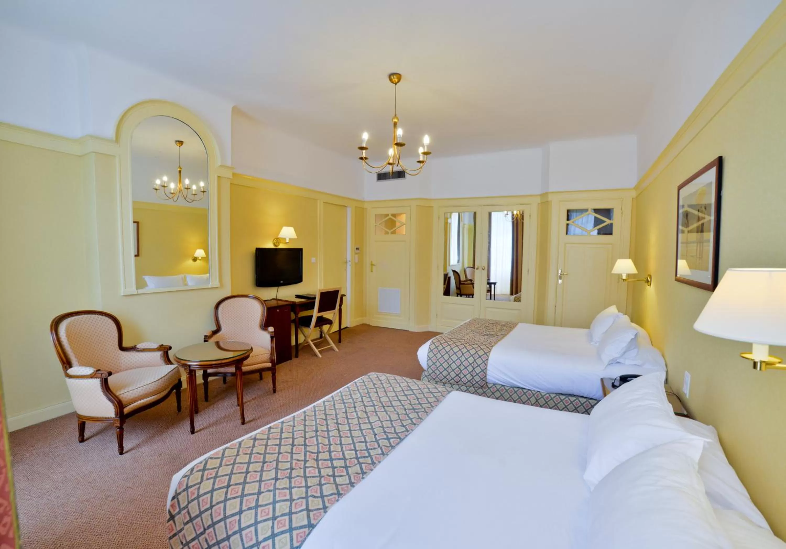 Photo of the whole room, Bed in Hôtel Mercure Bayonne Centre Le Grand Hotel