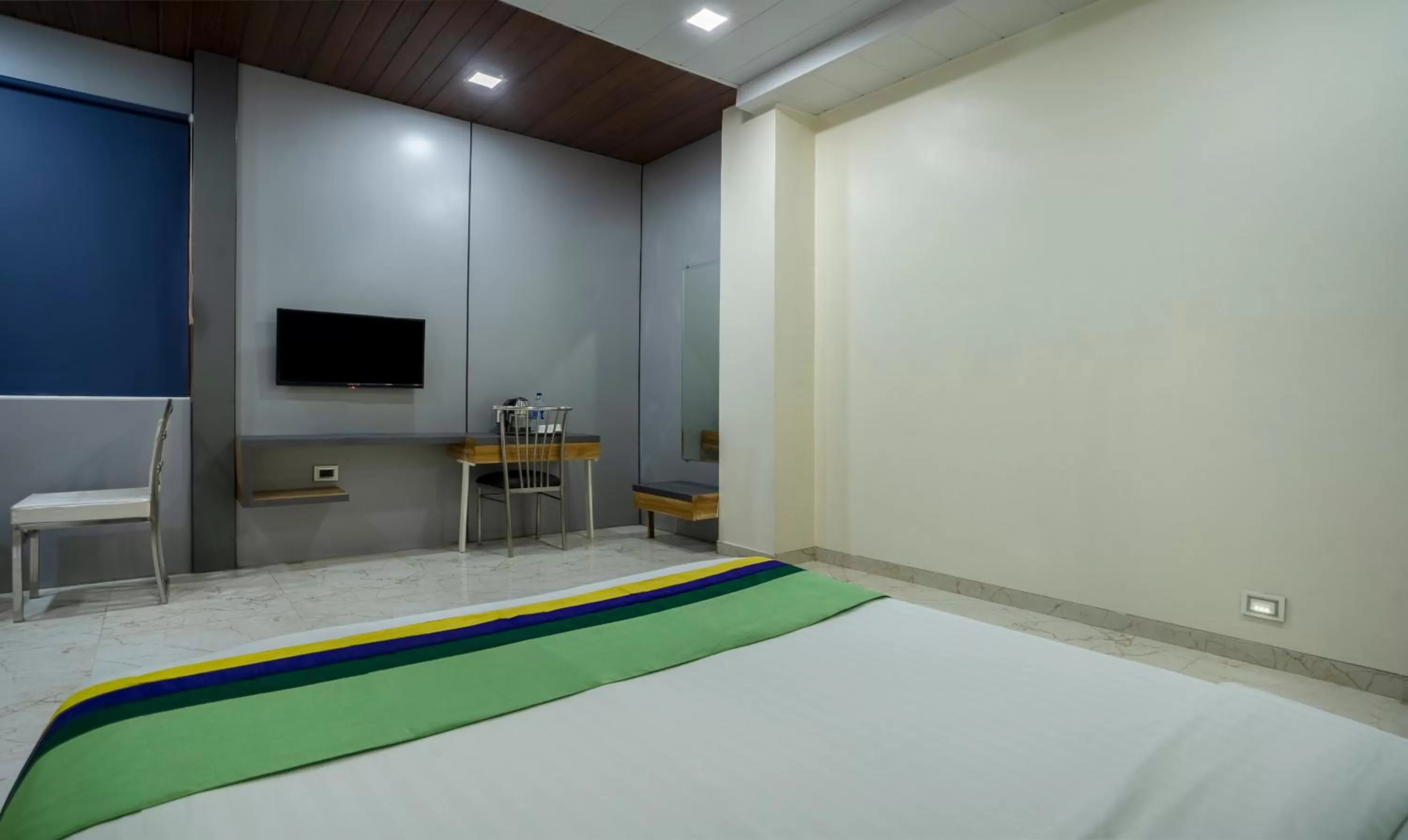 Bed in Treebo Zaid International Powai