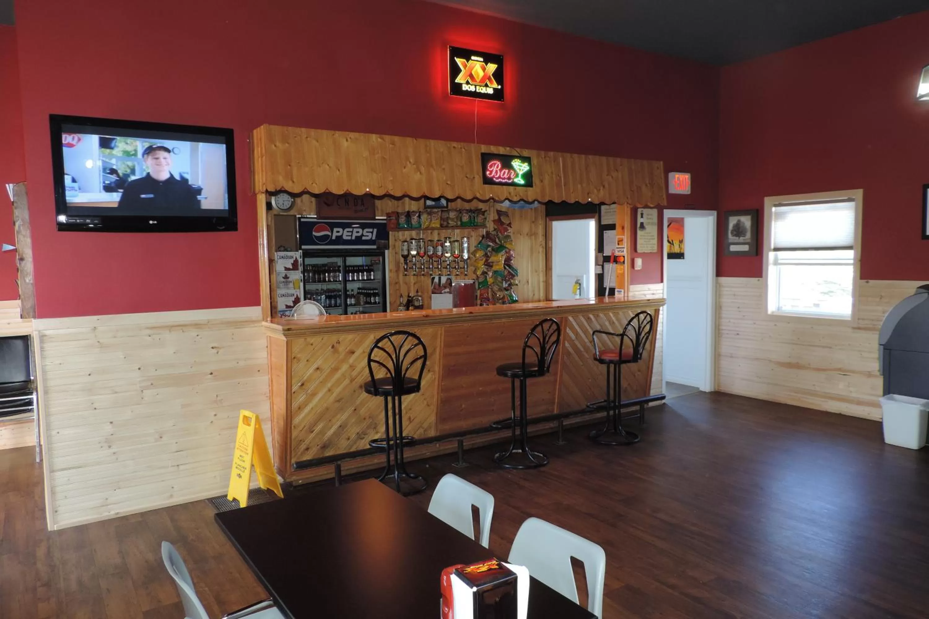 Restaurant/places to eat in North 99 Motel