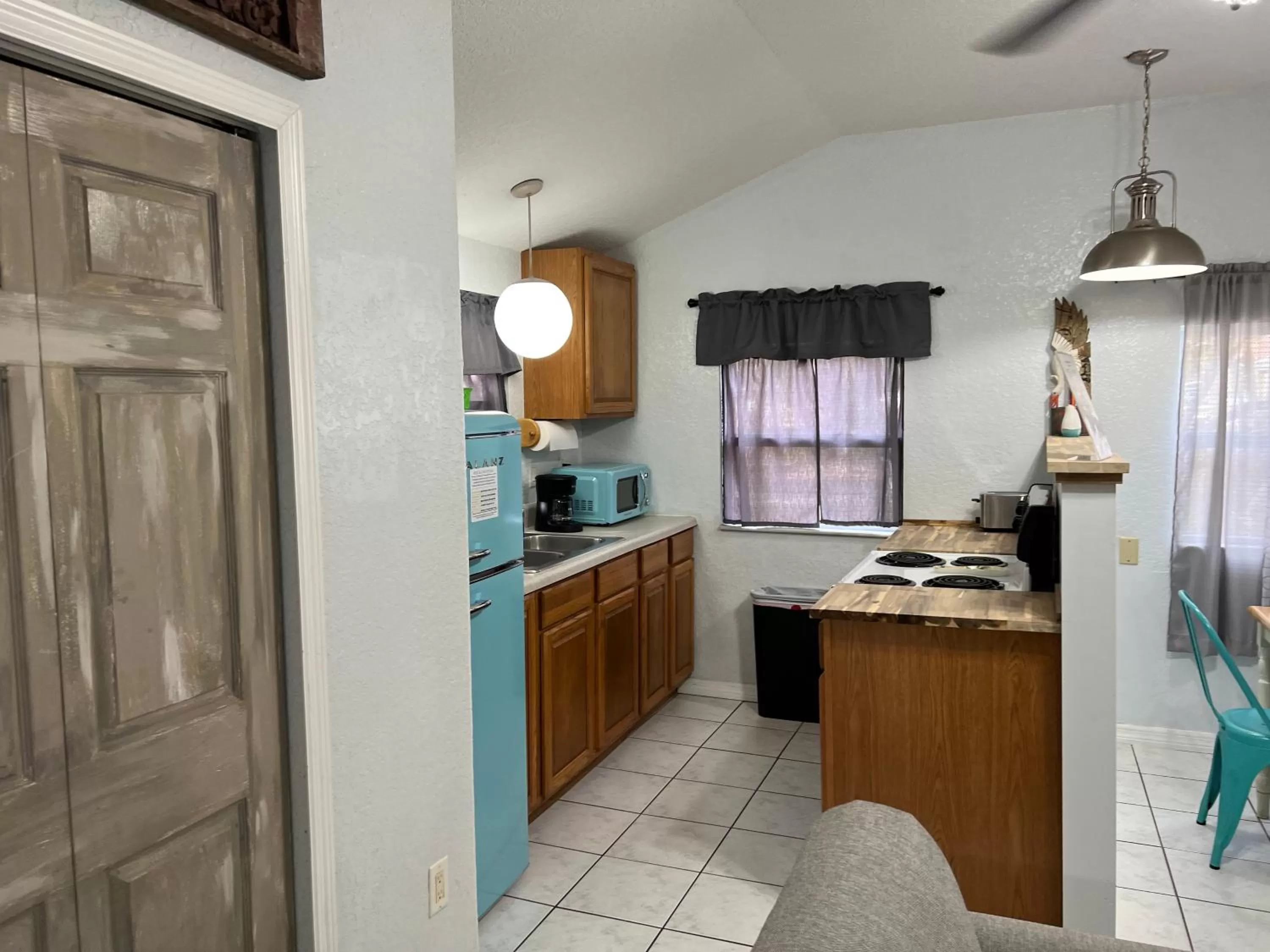 Kitchen or kitchenette in Nature Coast Inn & Cottages