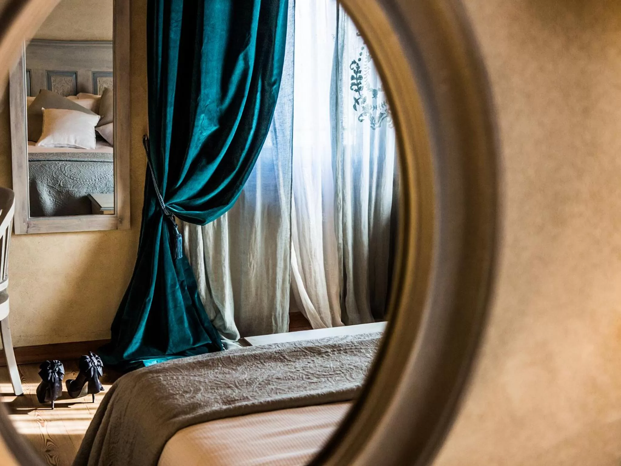 Decorative detail, Bed in Alice Relais Nelle Vigne