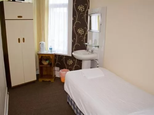 Bedroom, Bed in The Trevross