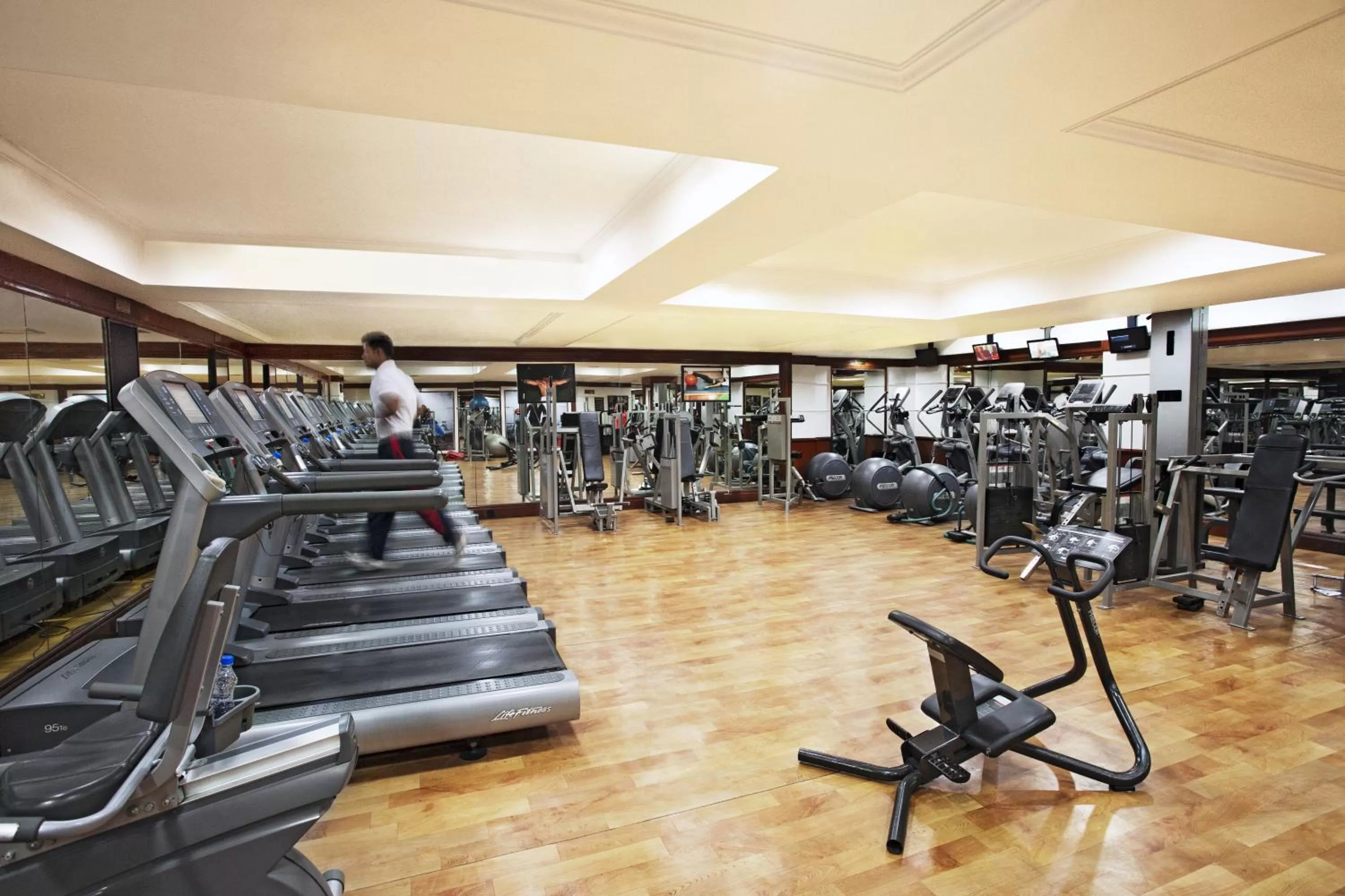 Fitness centre/facilities in Eros Hotel New Delhi, Nehru Place