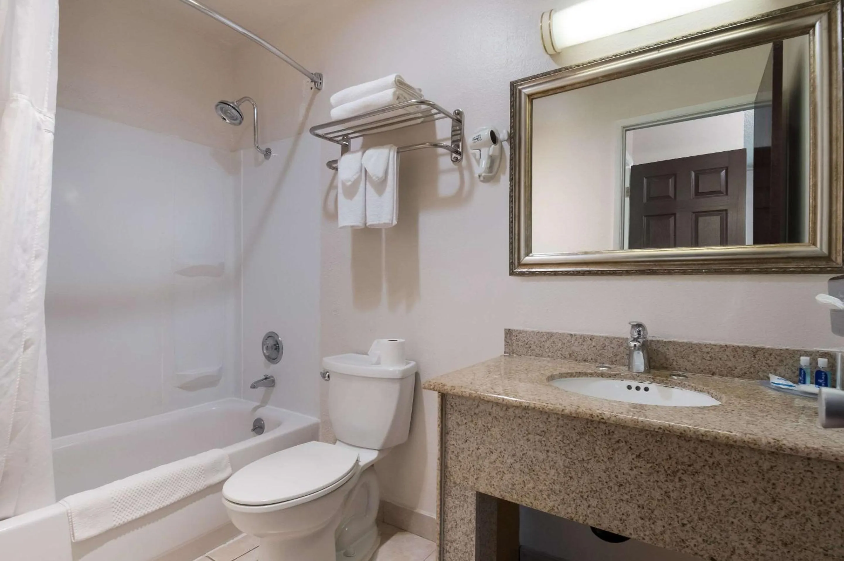 Rodeway Inn & Suites Portland West - Beaverton