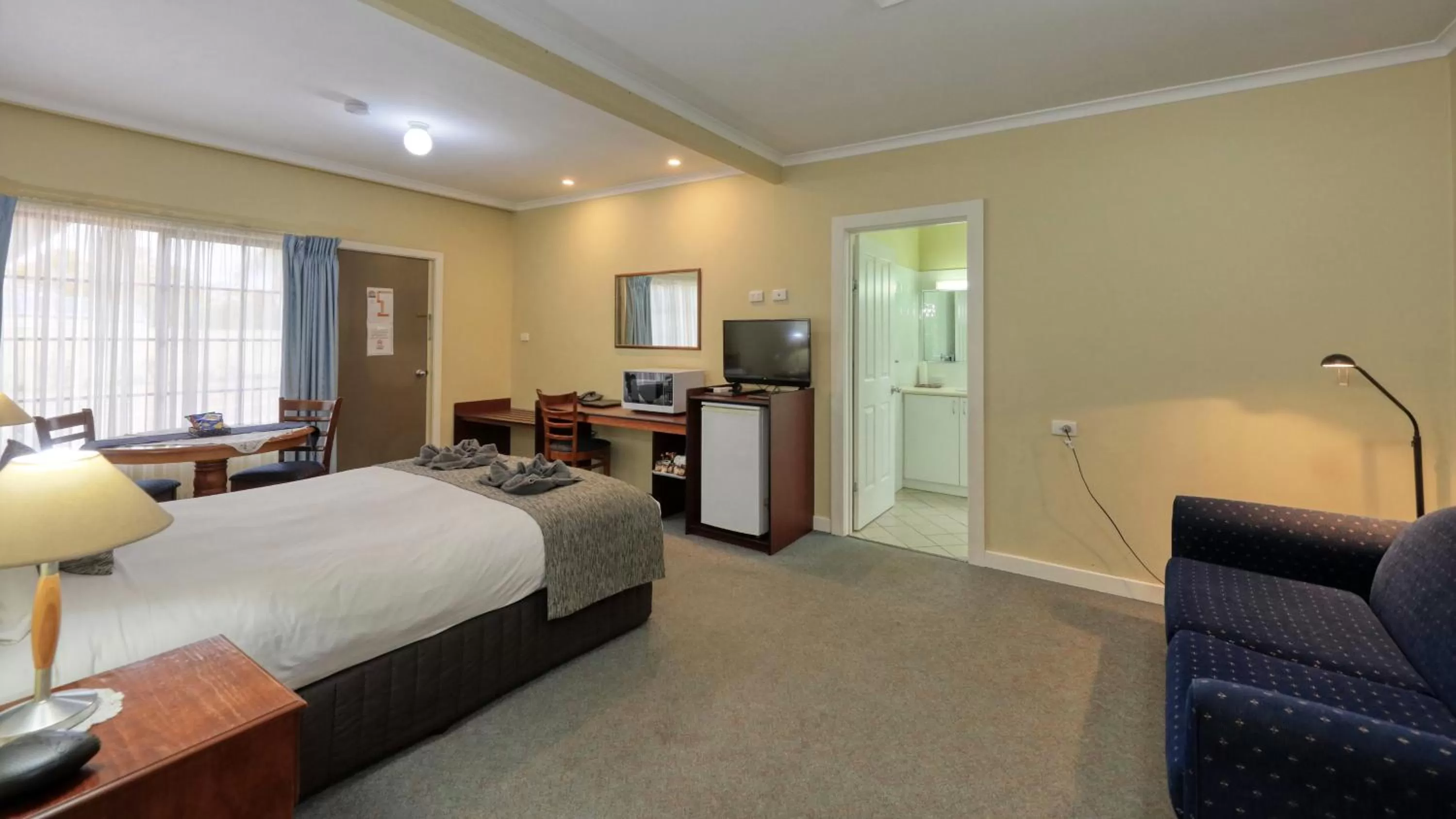 TV and multimedia, Bed in Oasis Motor Inn