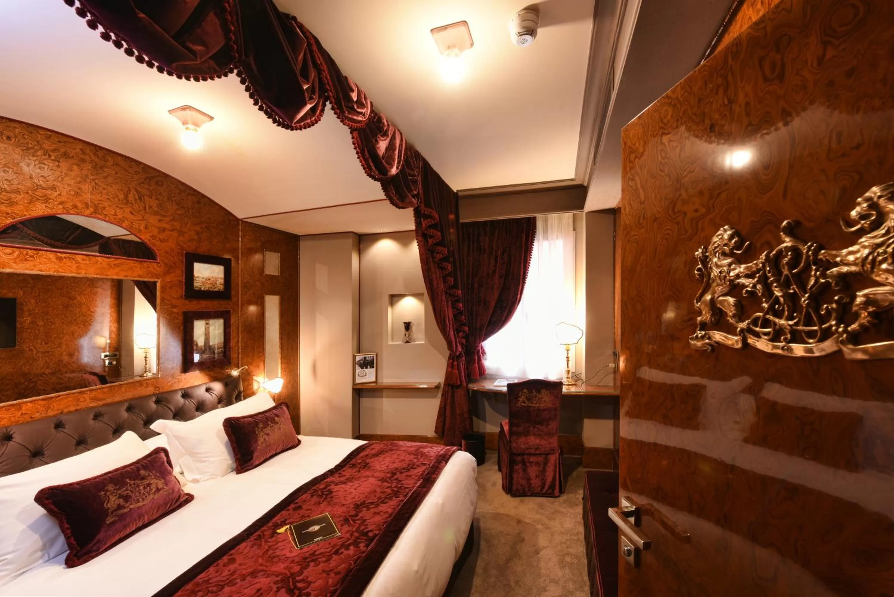 Photo of the whole room, Bed in Papadopoli Hotel Venezia - MGallery Collection