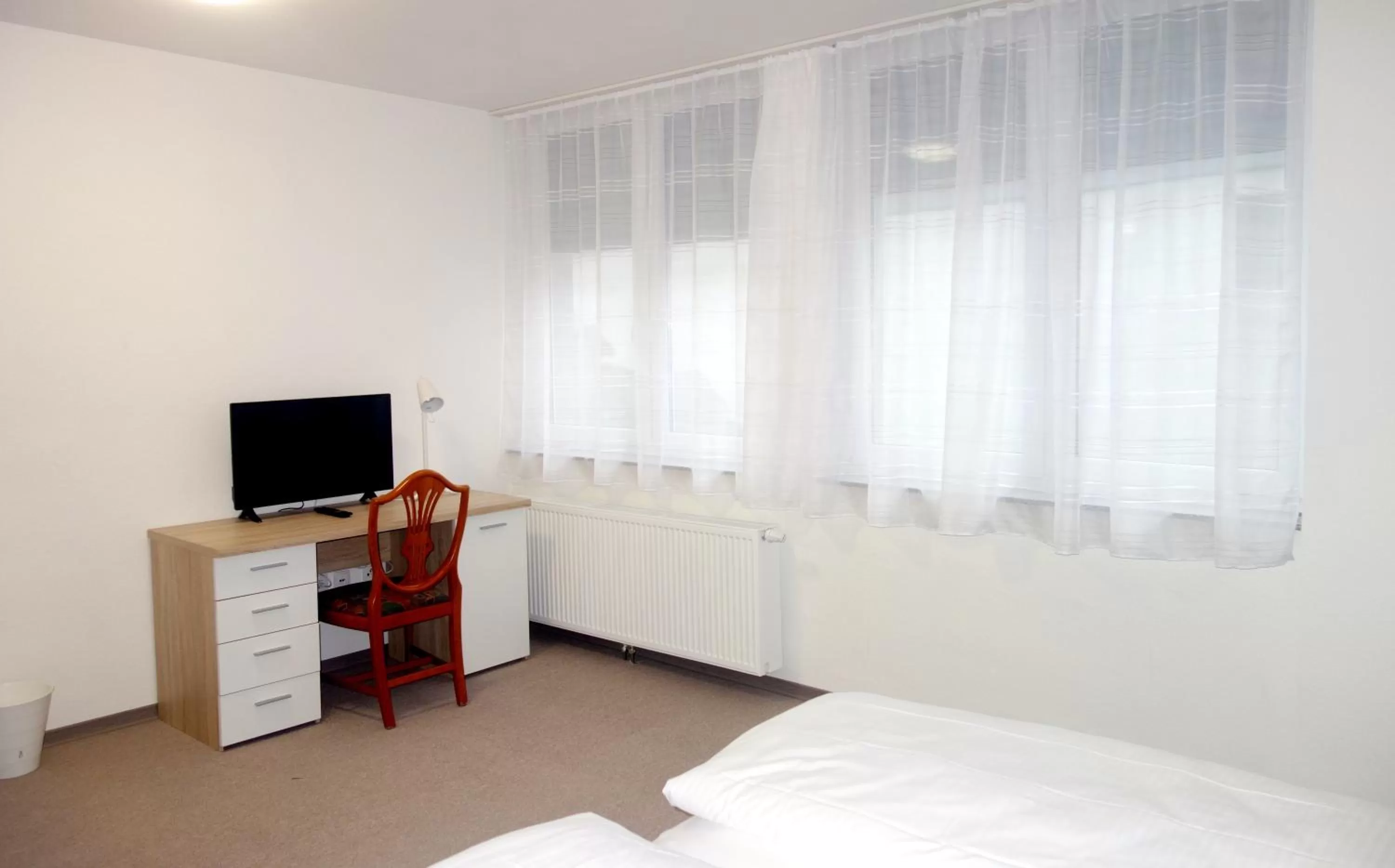 Property building, Bed in Budget Hotel Ludwigshafen