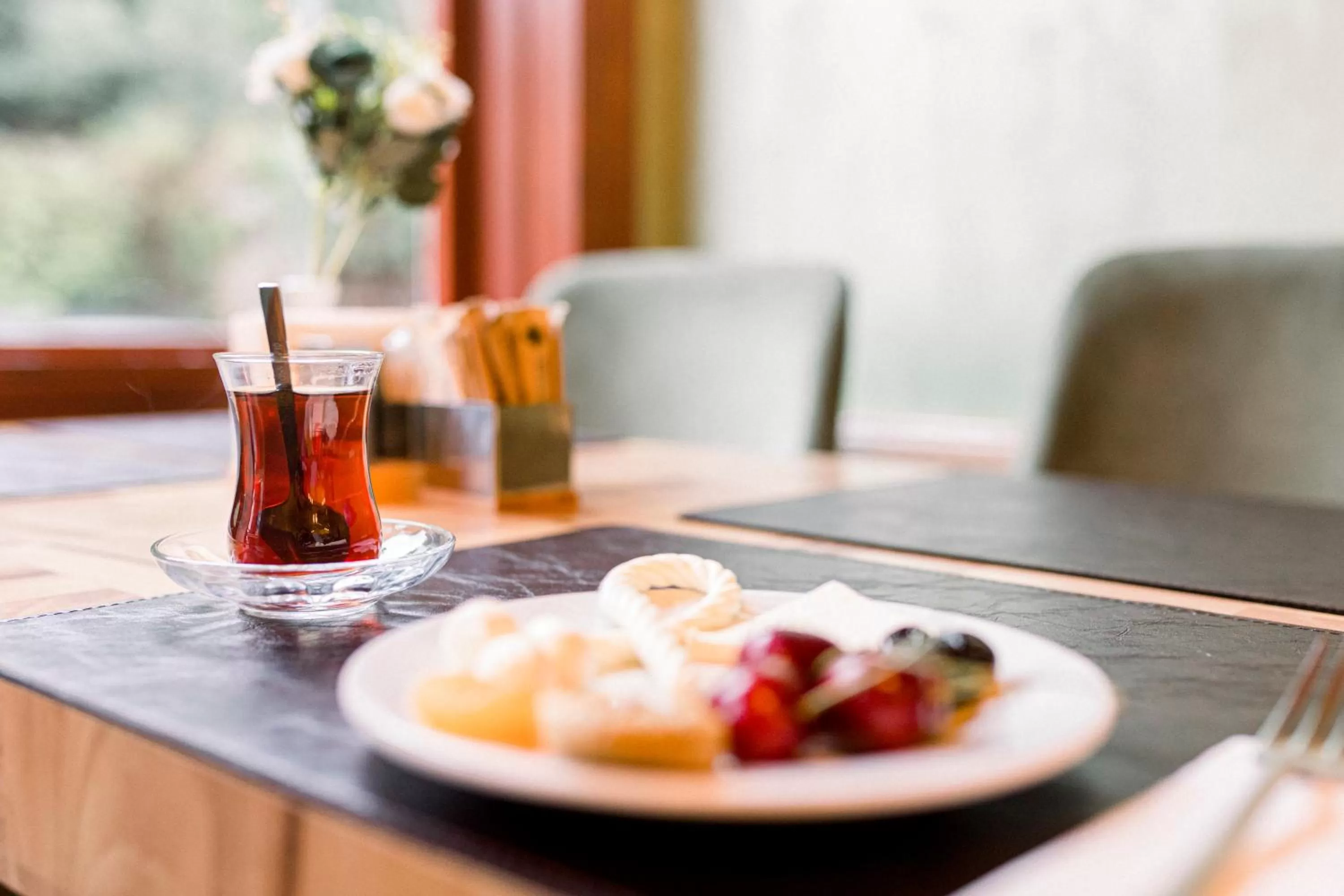 Restaurant/places to eat in Acacia Mansion Hotel