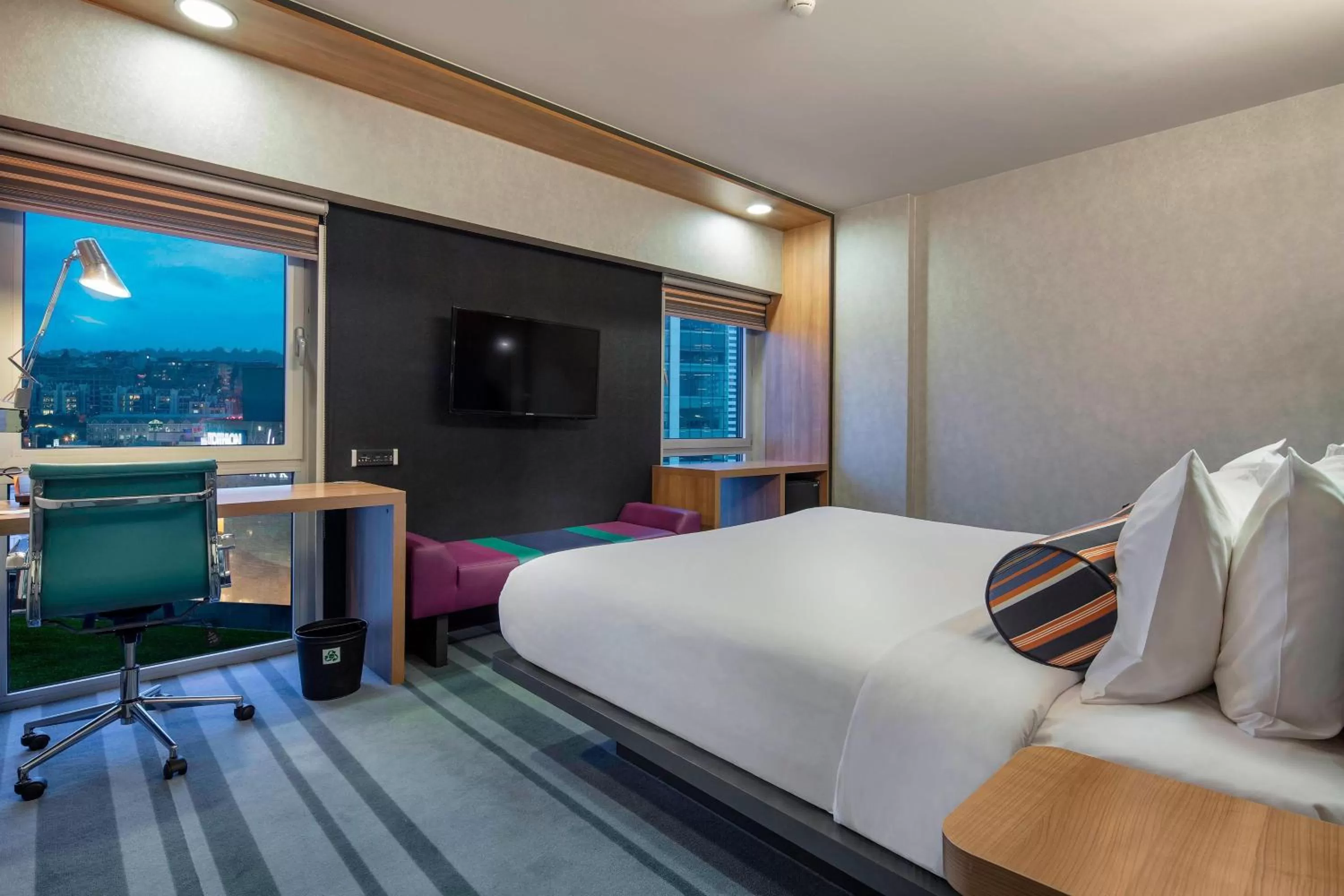 Photo of the whole room, Bed in Aloft Bursa Hotel