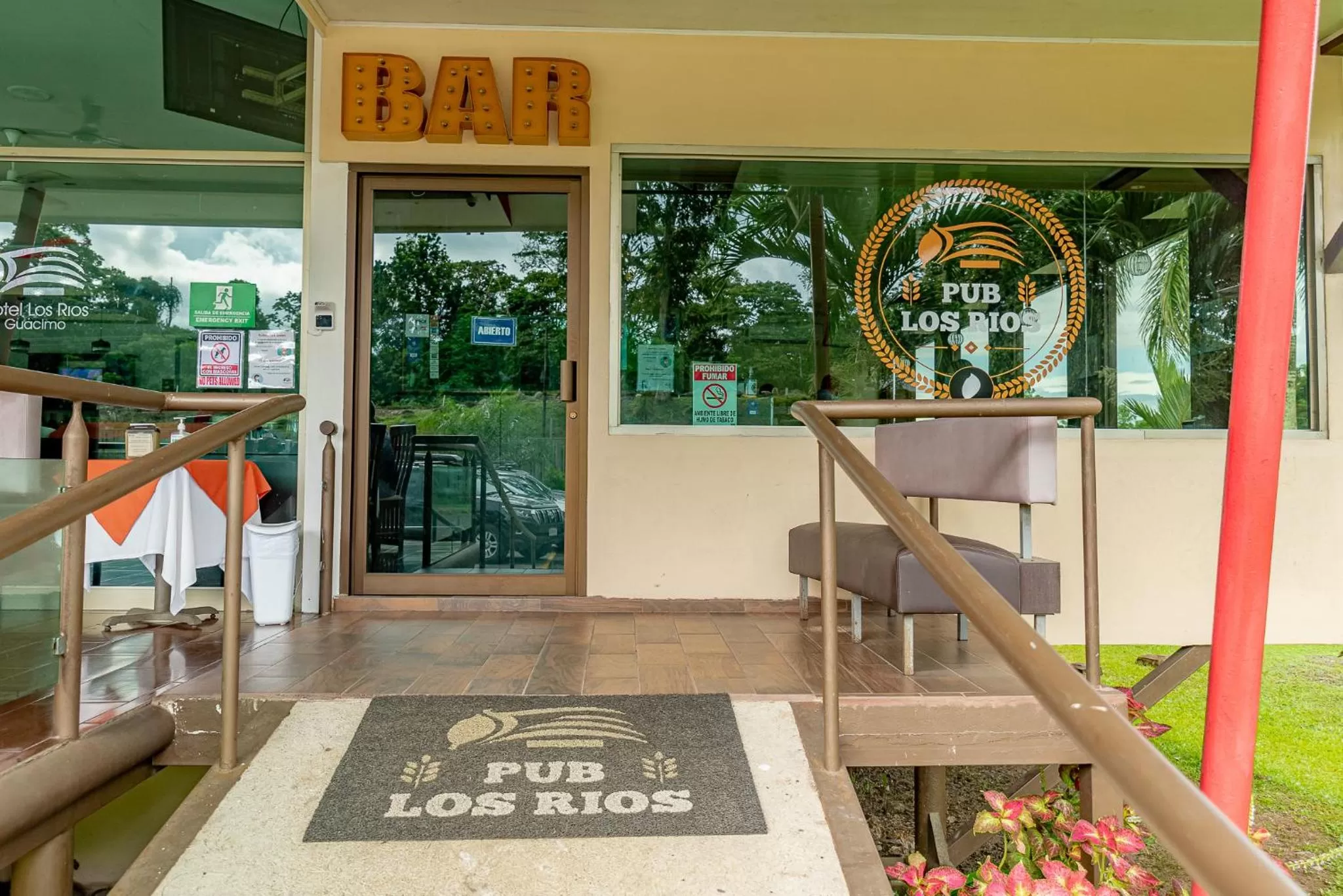 Lounge or bar in Hotel Los Rios