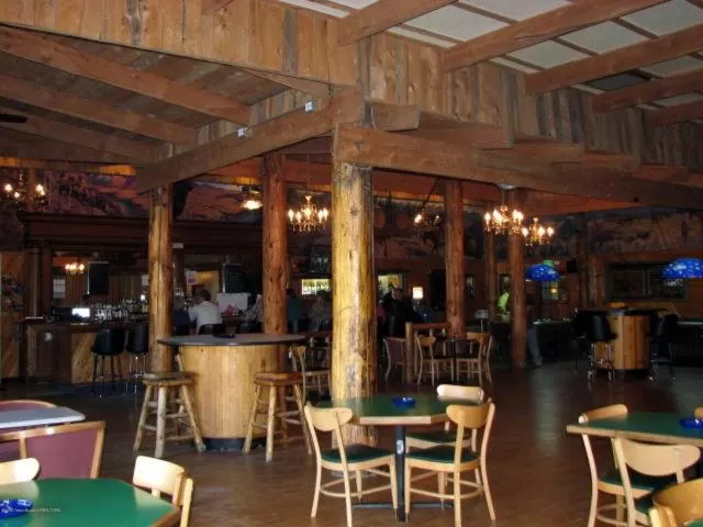 Restaurant/Places to Eat in Colter's Lodge
