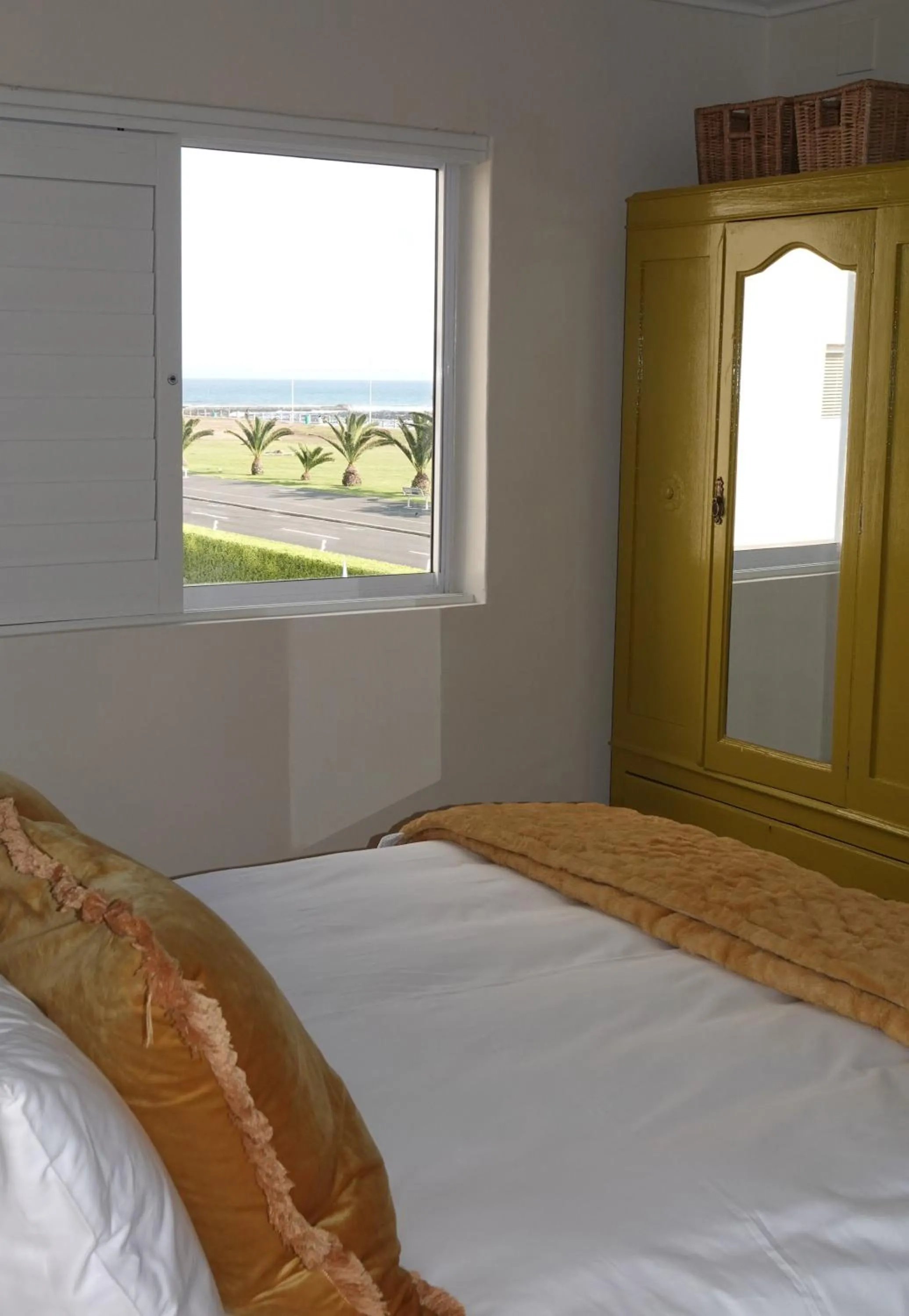 Bed in Dolphin Inn Guesthouse