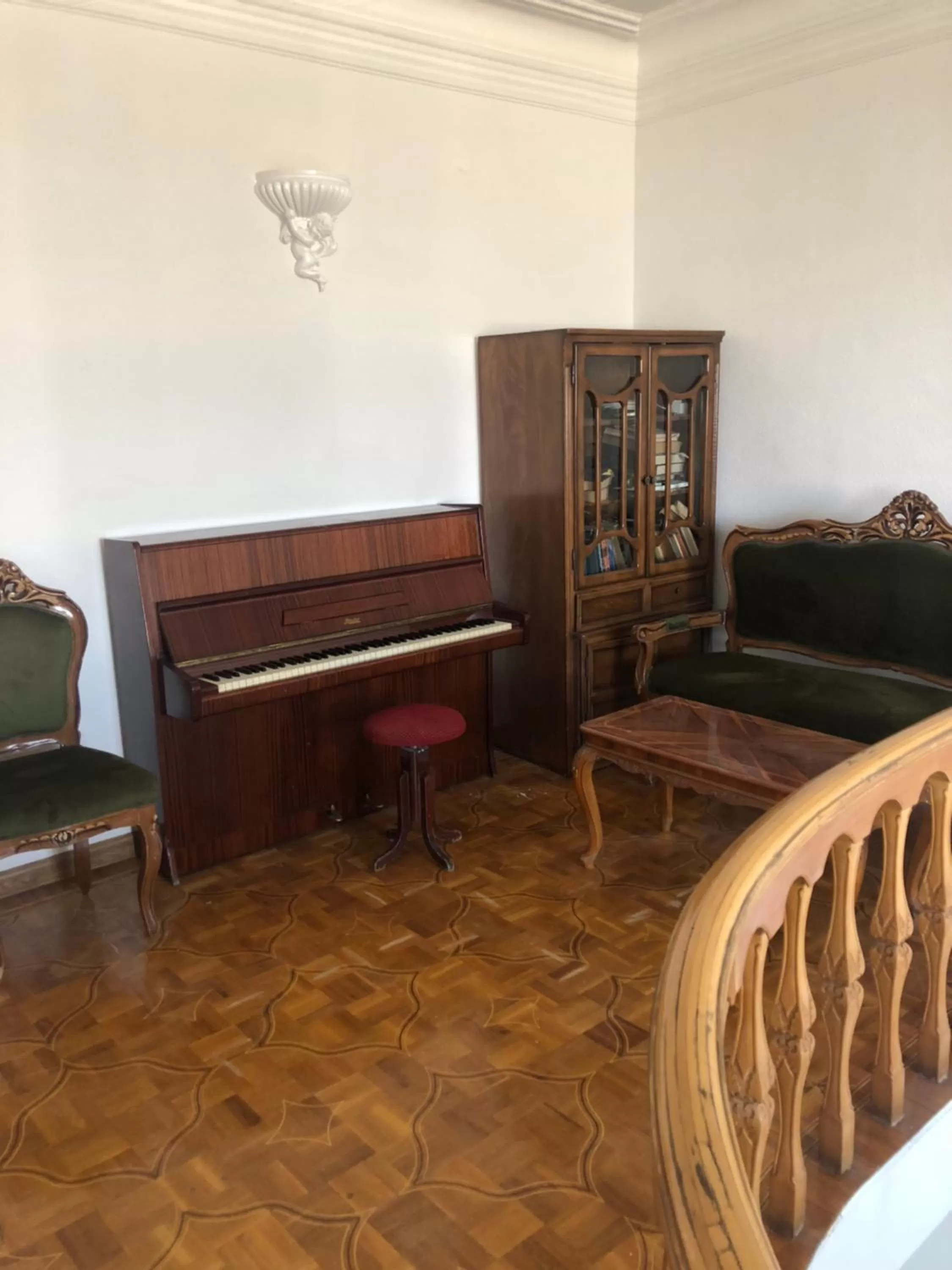 Seating Area in Elross Hotel