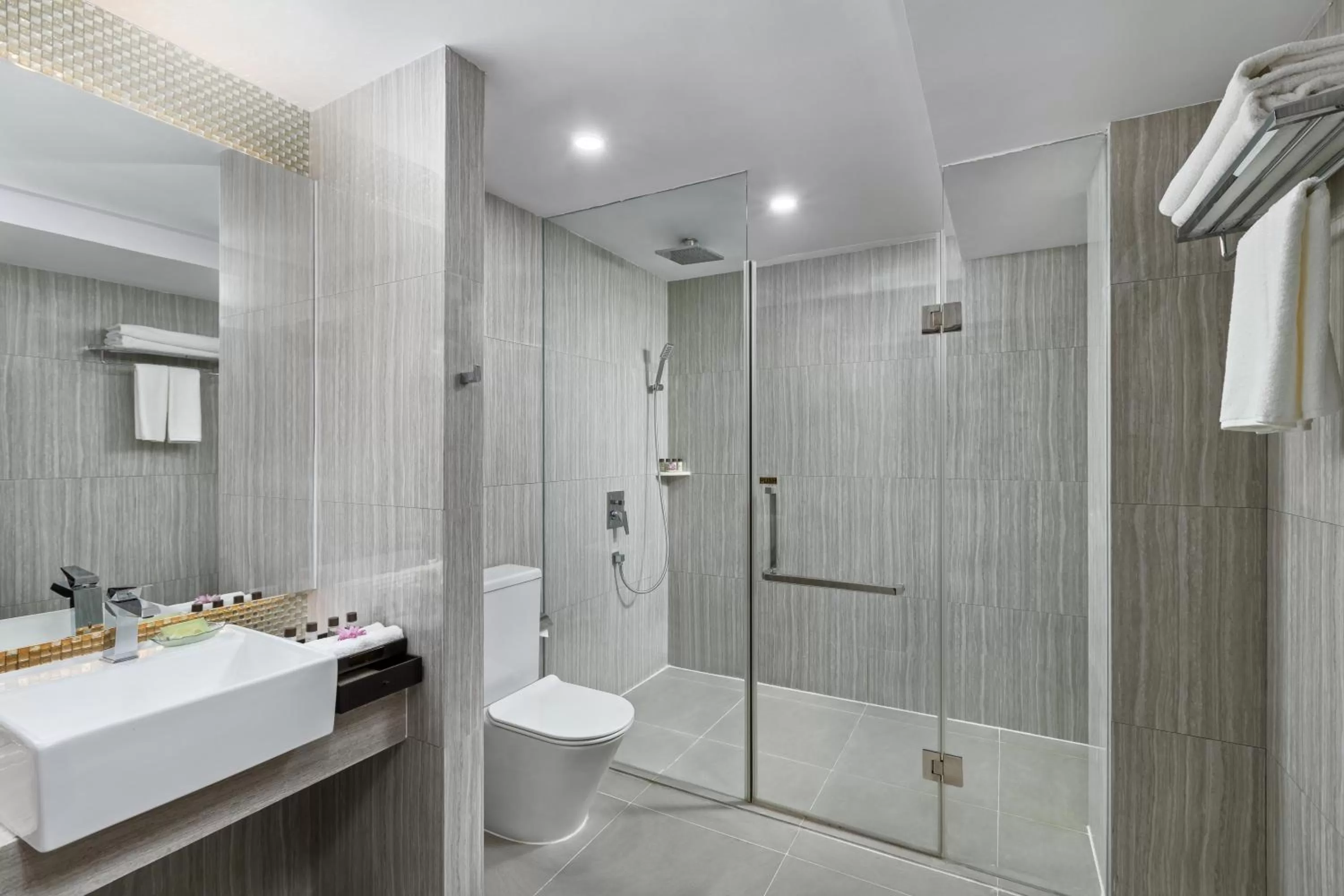 Bathroom in Best Western Chinatown Hotel