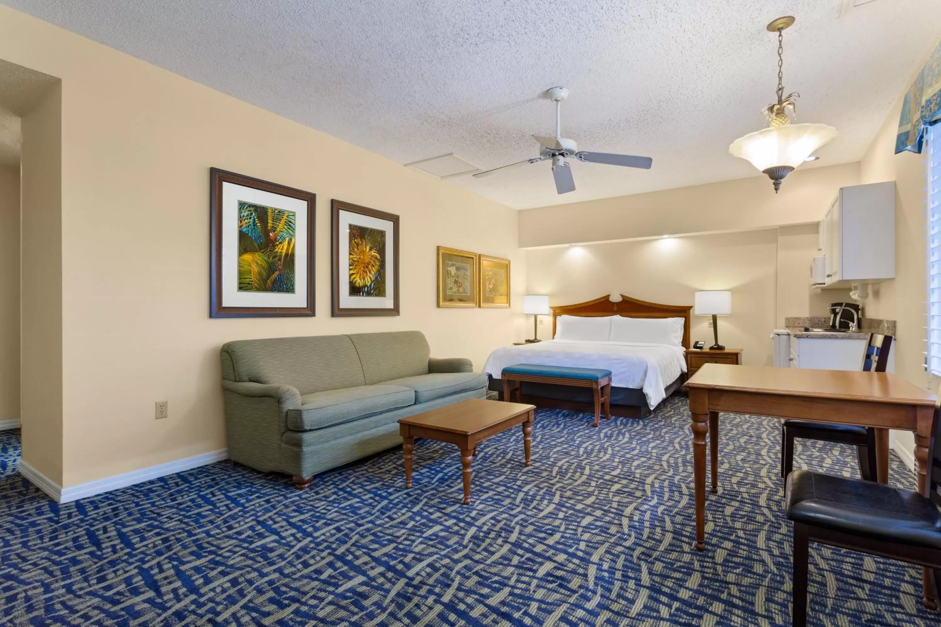 Photo of the whole room, Bed in Holiday Inn & Suites Clearwater Beach S-Harbourside