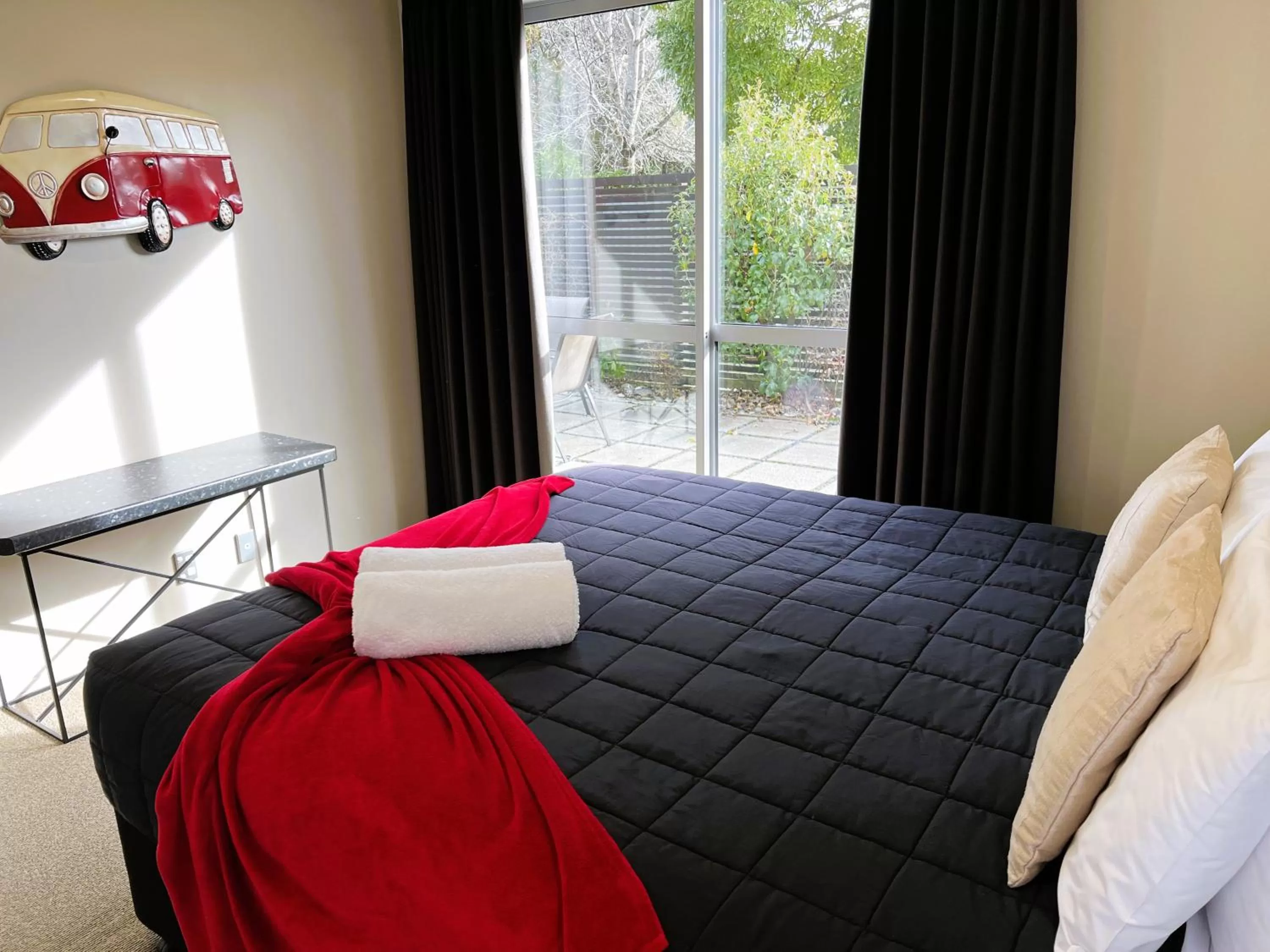 Bedroom, Bed in Fiordland Lakeview Motel and Apartments