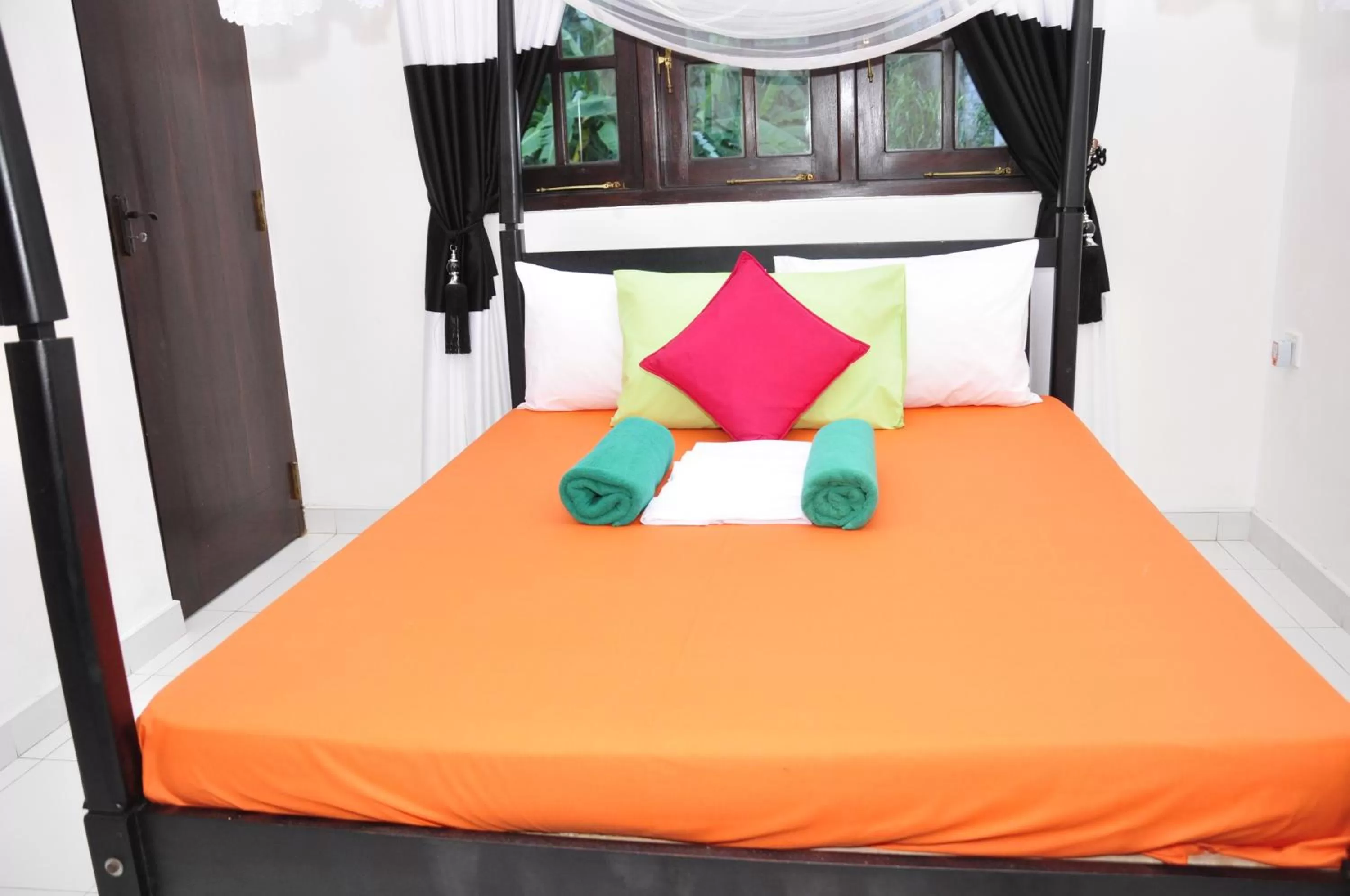 Bed in Bon Accord Mirissa