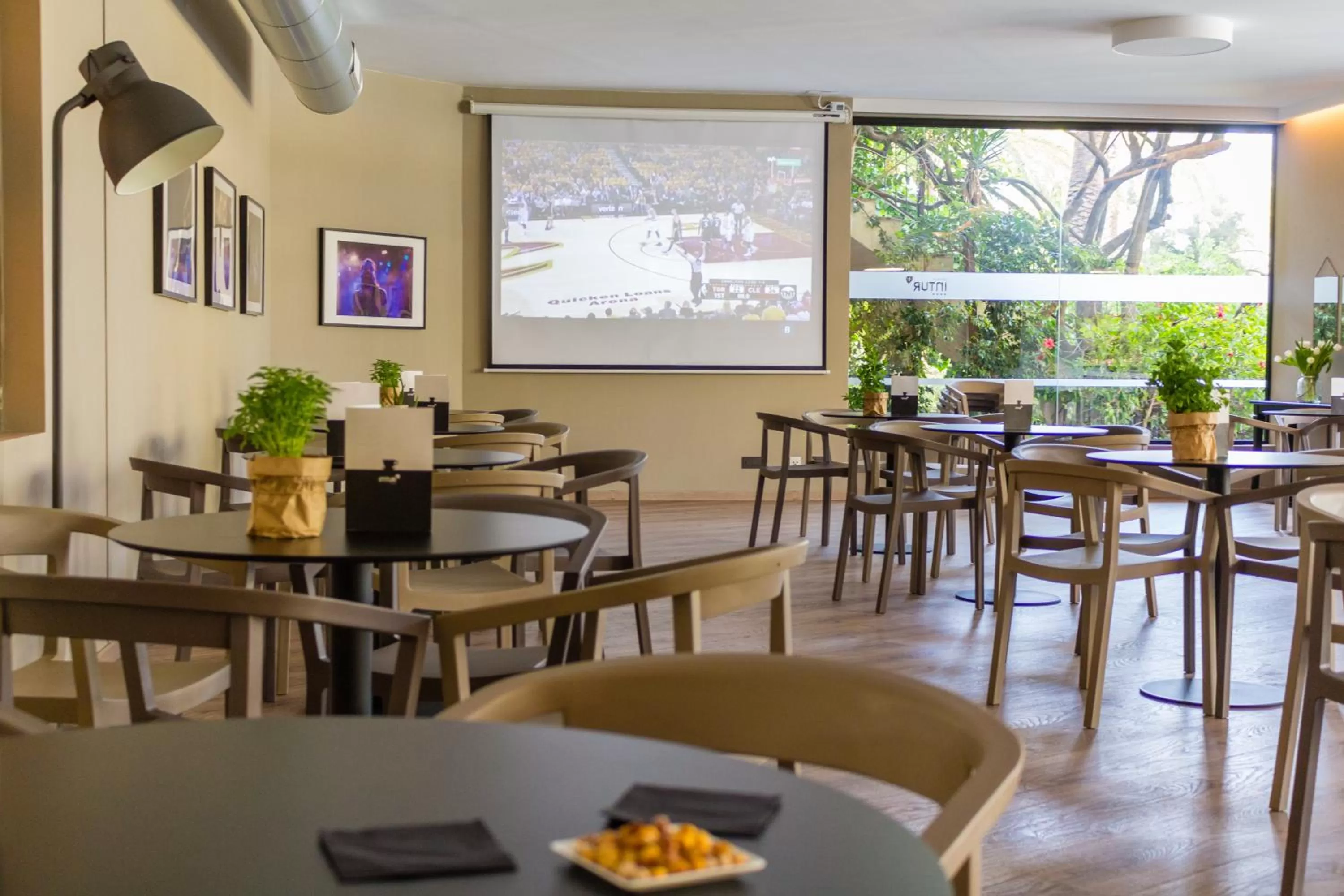 Lounge or bar in Intelier Orange