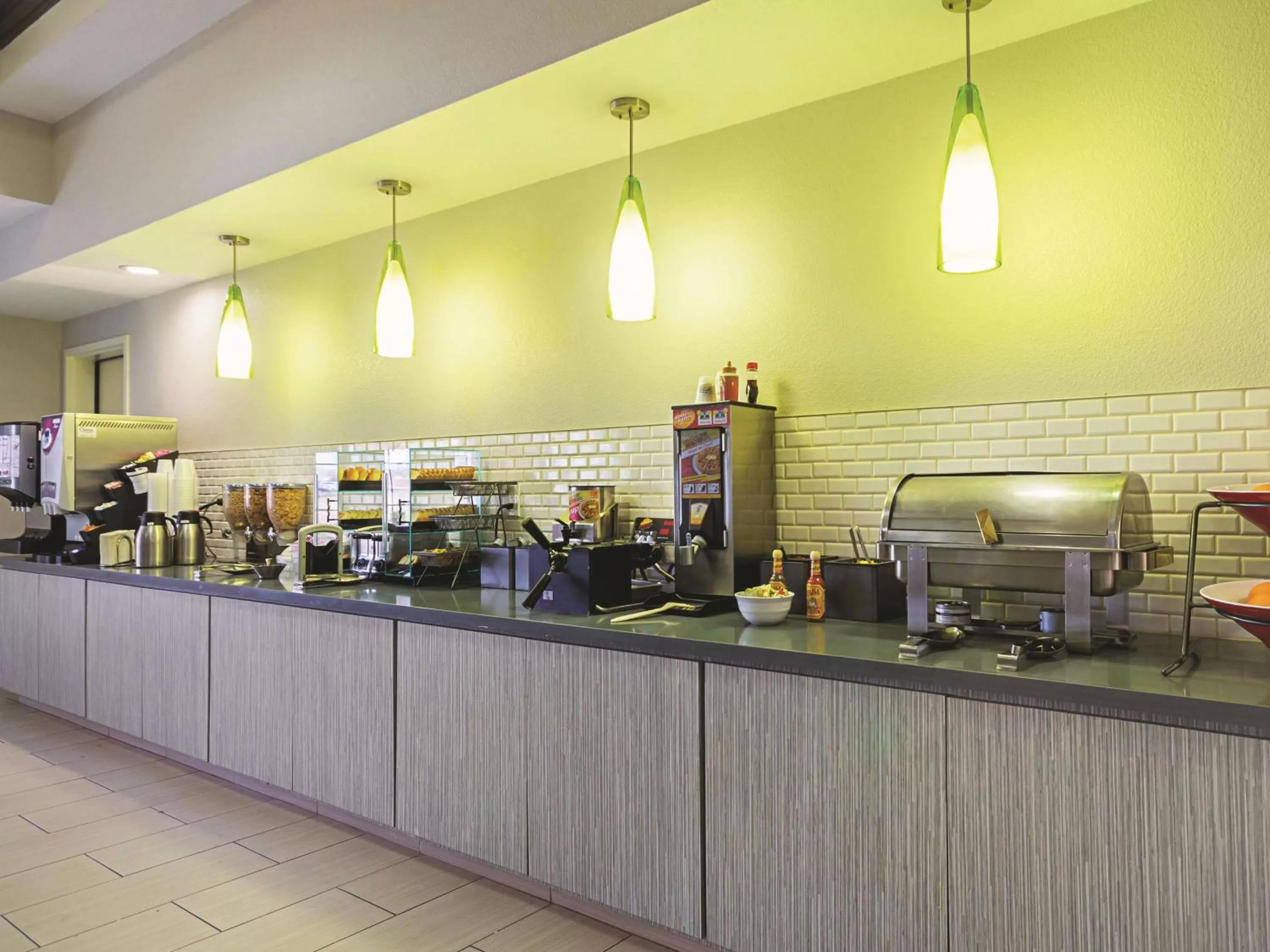 Restaurant/places to eat in La Quinta by Wyndham Fresno Northwest