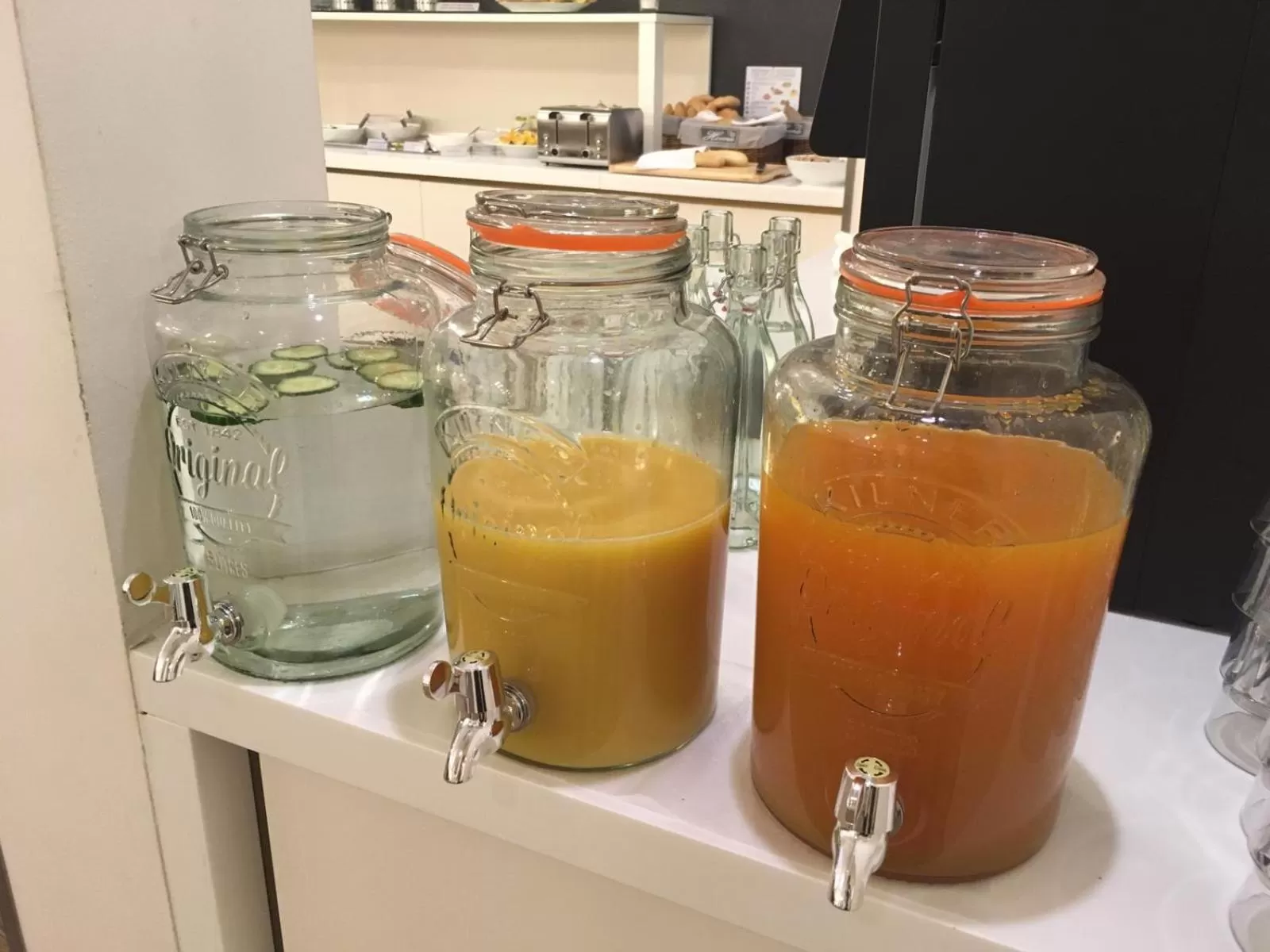 Breakfast in Pure White