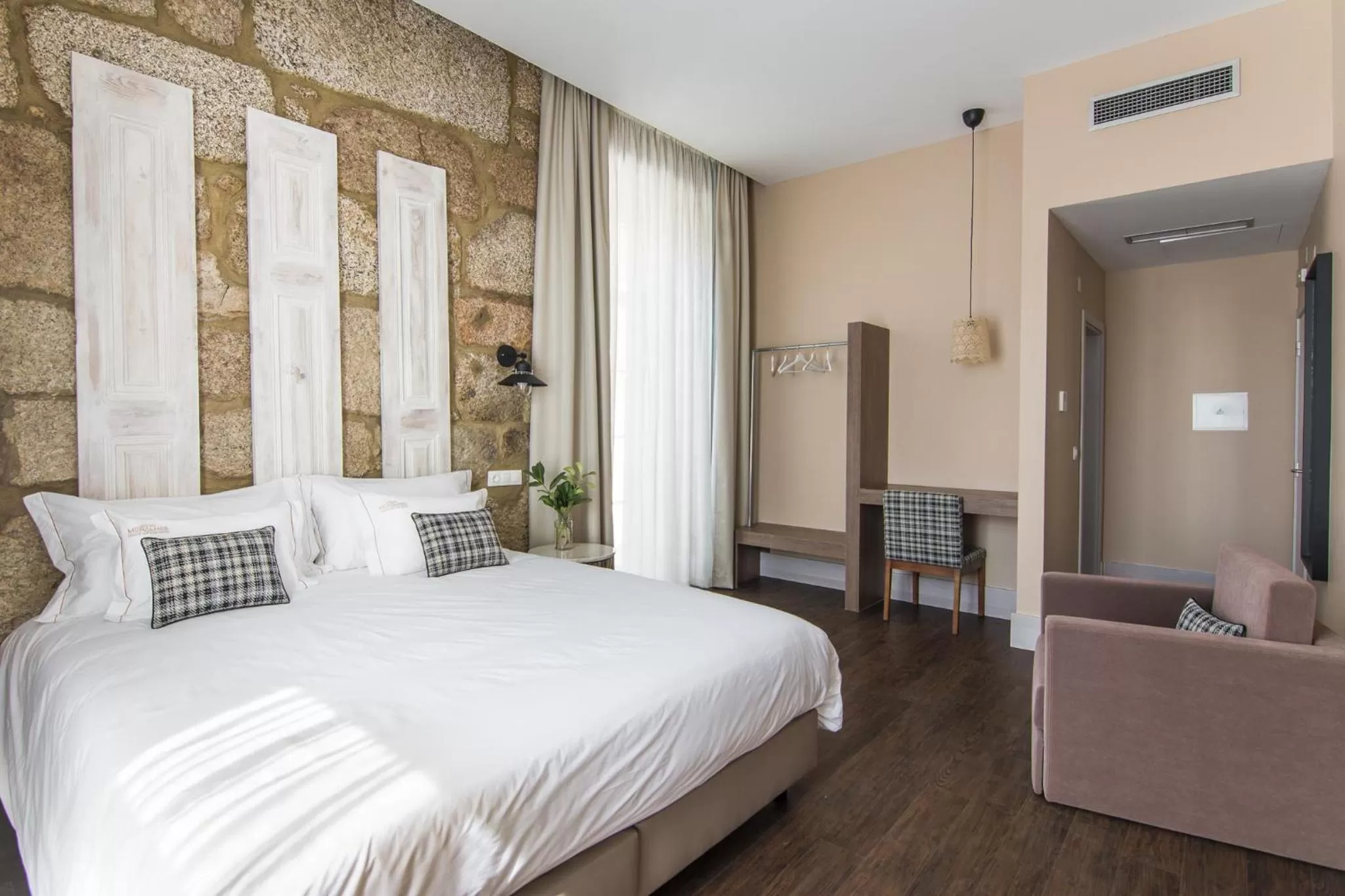 Family Room with Terrace - single occupancy in Casa das Muralhas