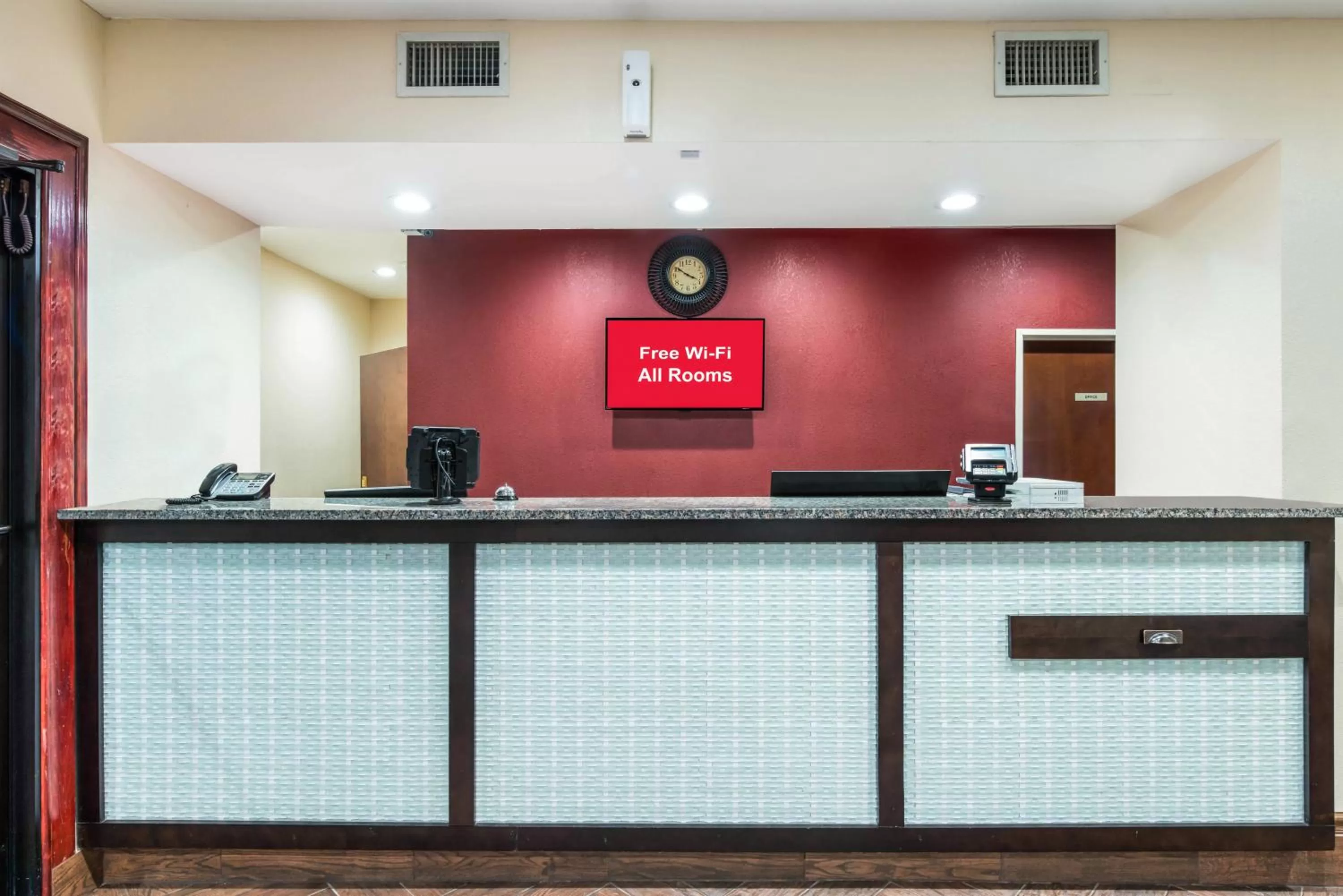Lobby or reception in Red Roof Inn & Suites Monee