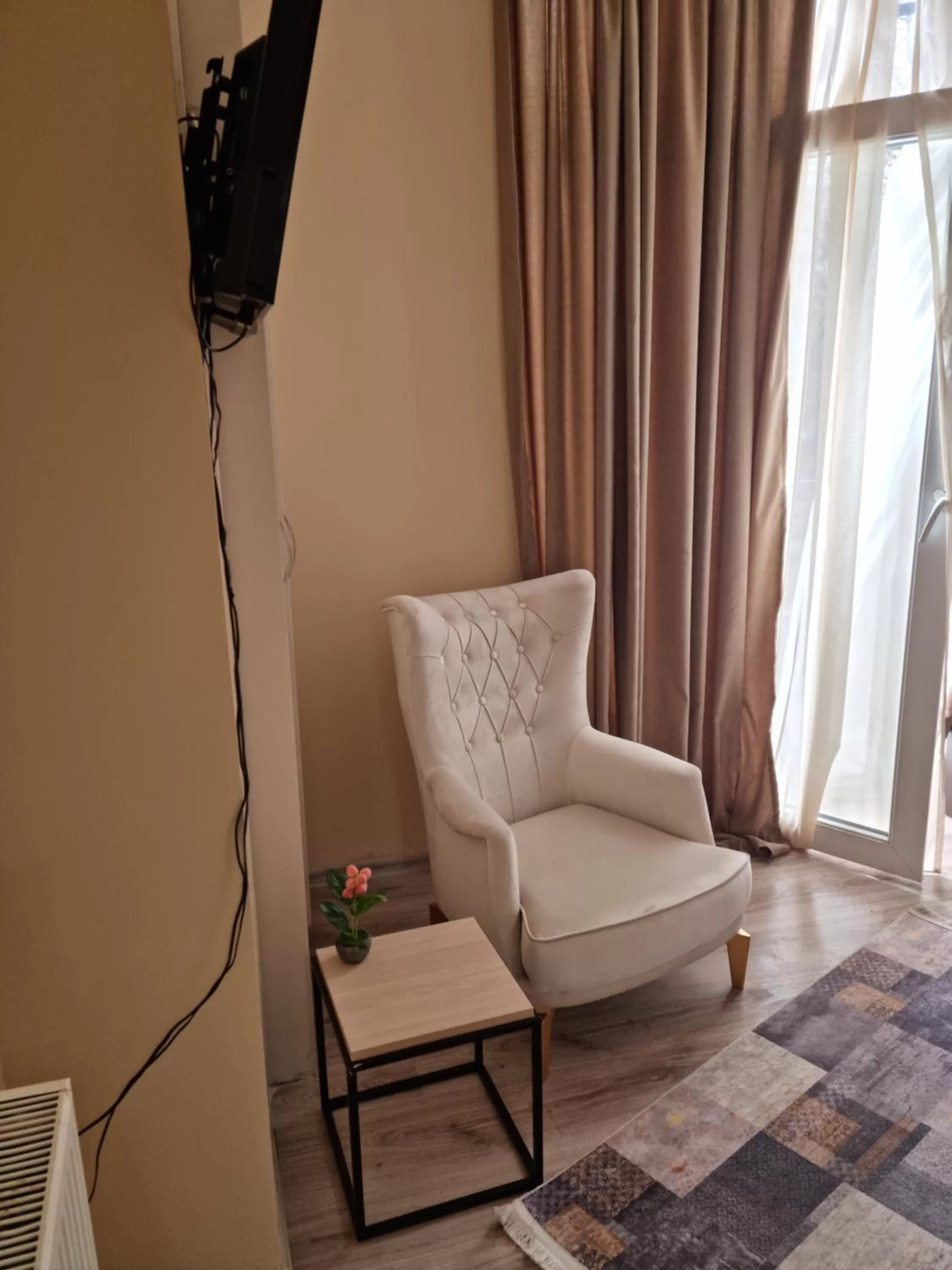 Seating Area in Shatell