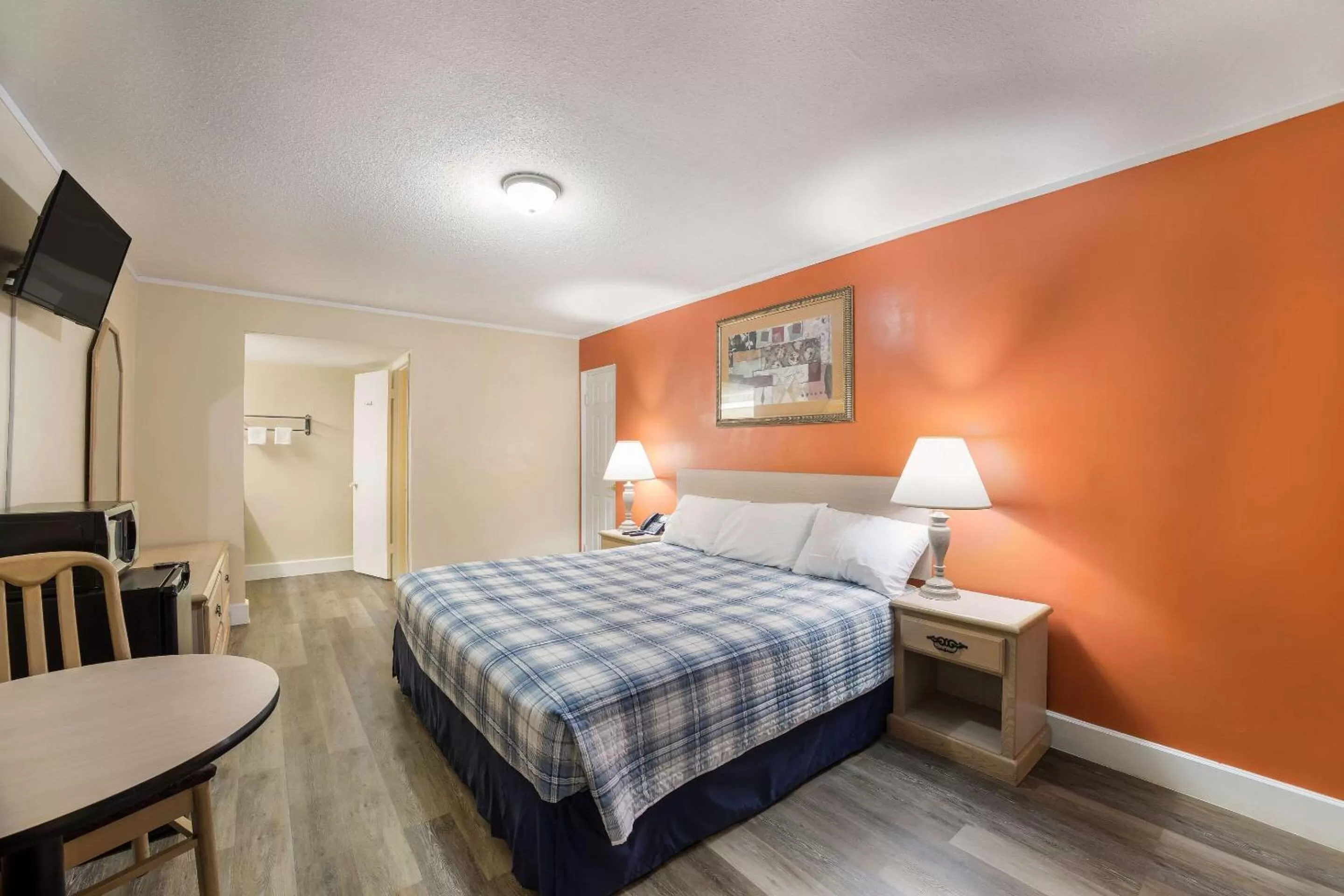 Photo of the whole room, Bed in Rodeway Inn Cecil