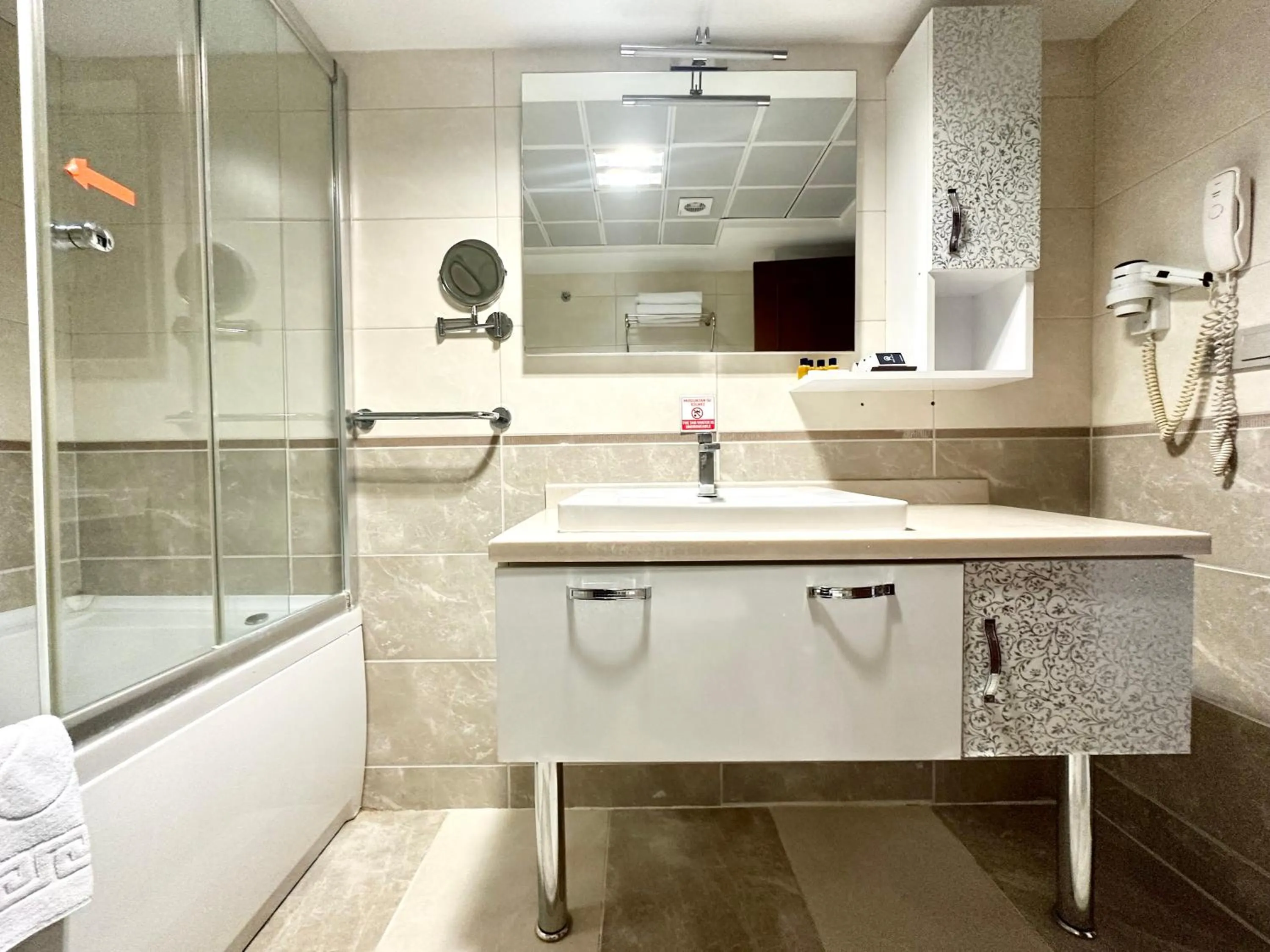 Bathroom in Askoc Hotel & SPA