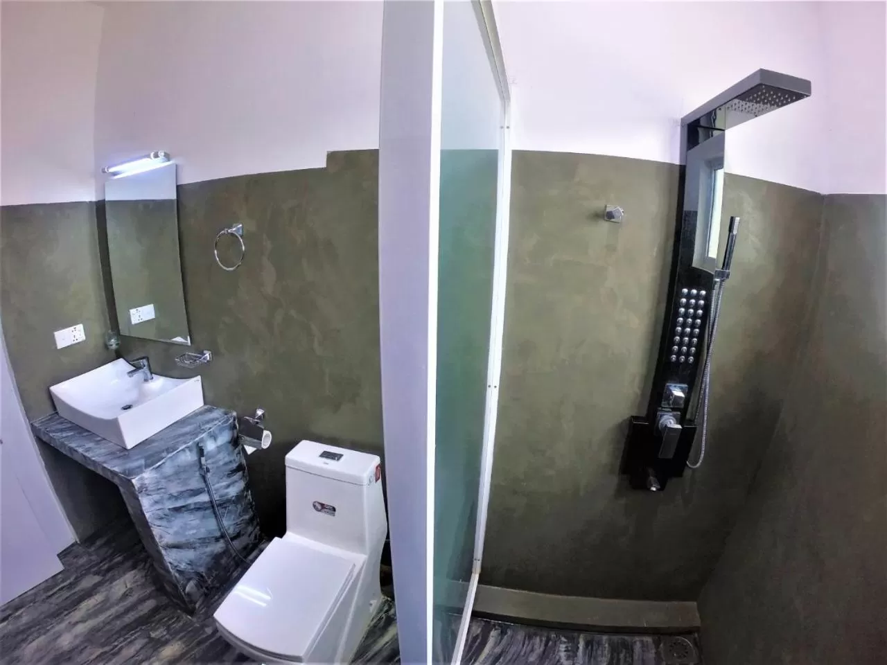 Bathroom in 4 Aces Ella