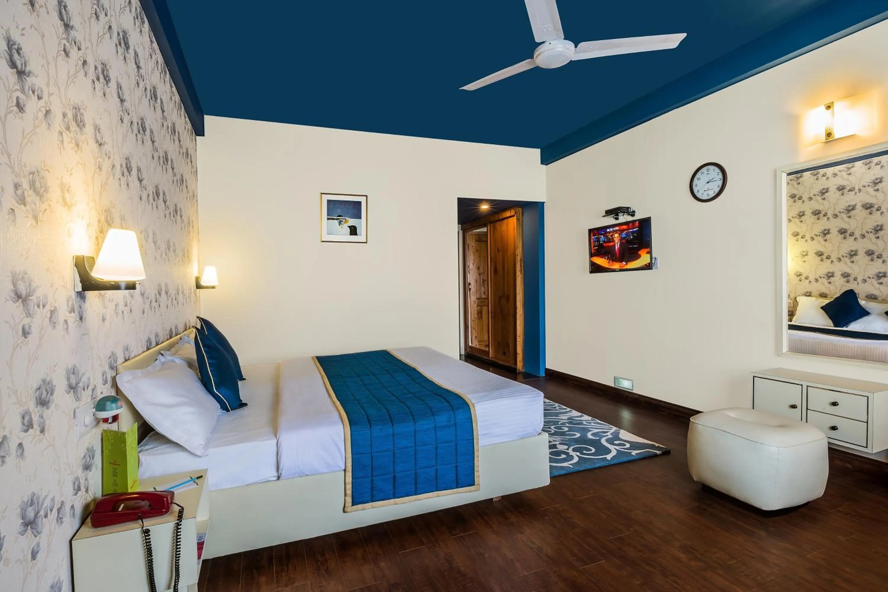 Deluxe Double Room in Honeymoon Inn Manali