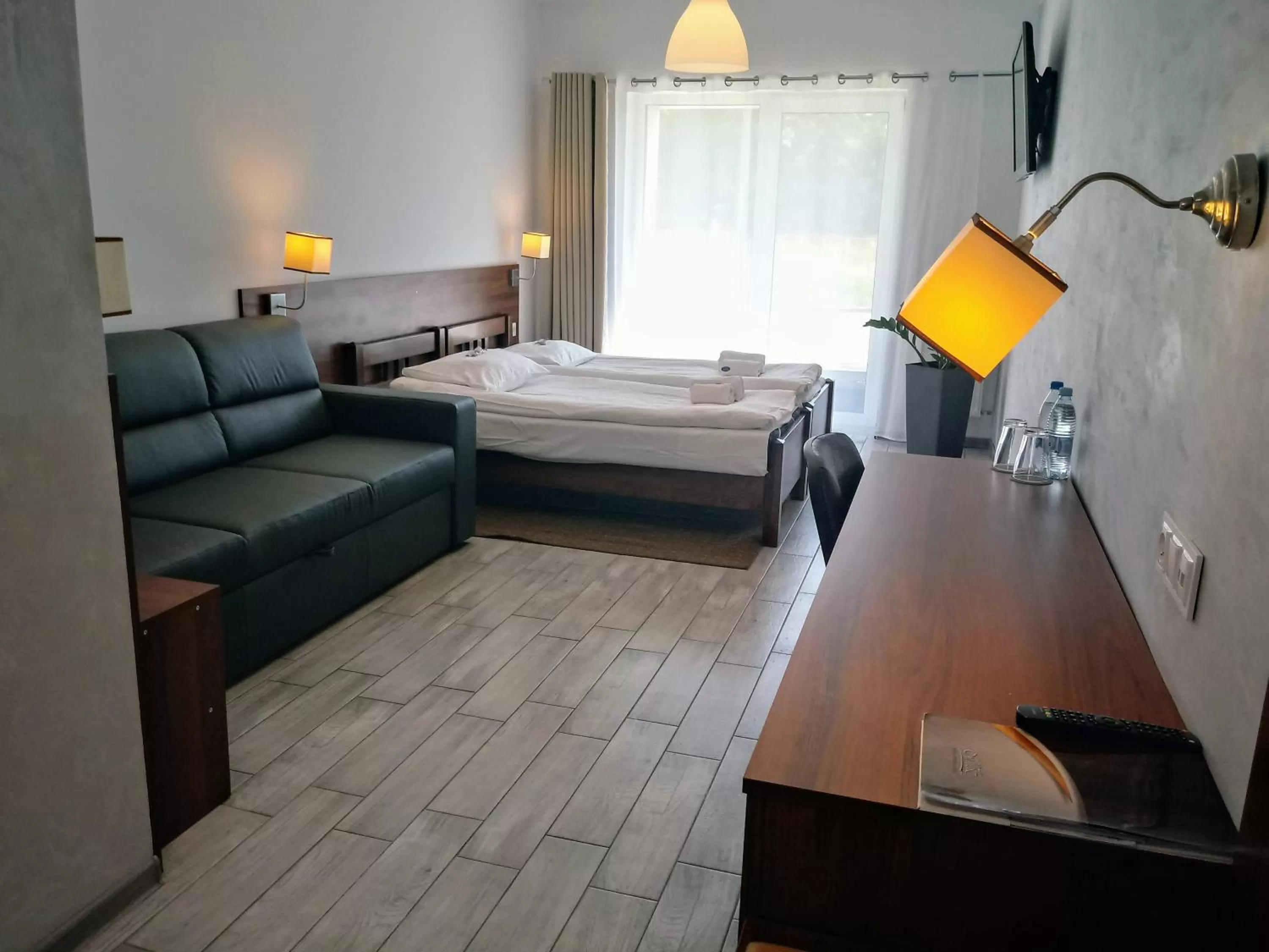 Photo of the whole room, Bed in Hotel Miłosz Restauracja, Basen dla dzieci, Sala Zabaw, Siłownia