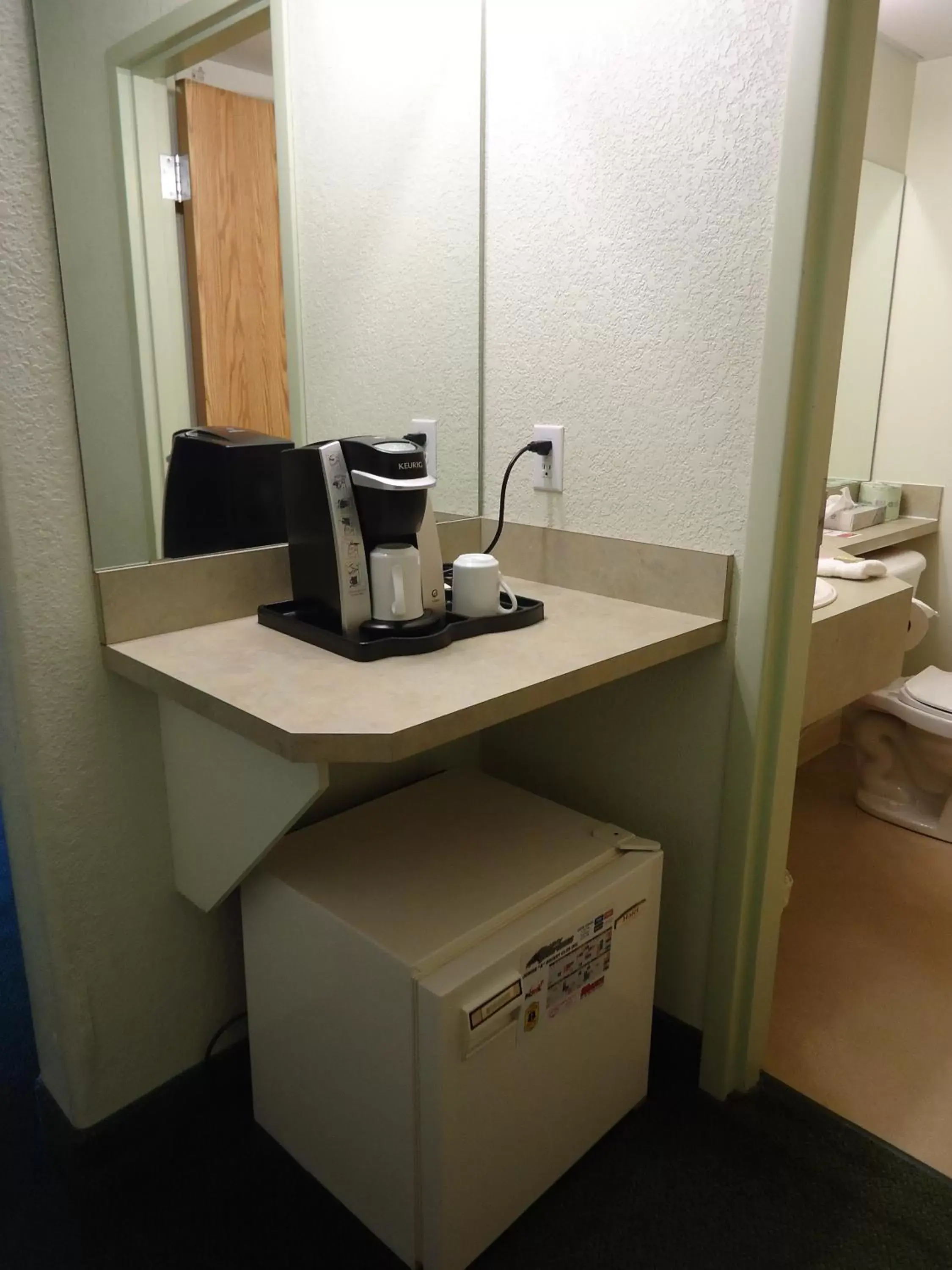 Business Queen Room - single occupancy - Non-Smoking in Super 8 by Wyndham Swan River MB Business Queen Room - single occupancy - Non-Smoking in Super 8 by Wyndham Swan River MB