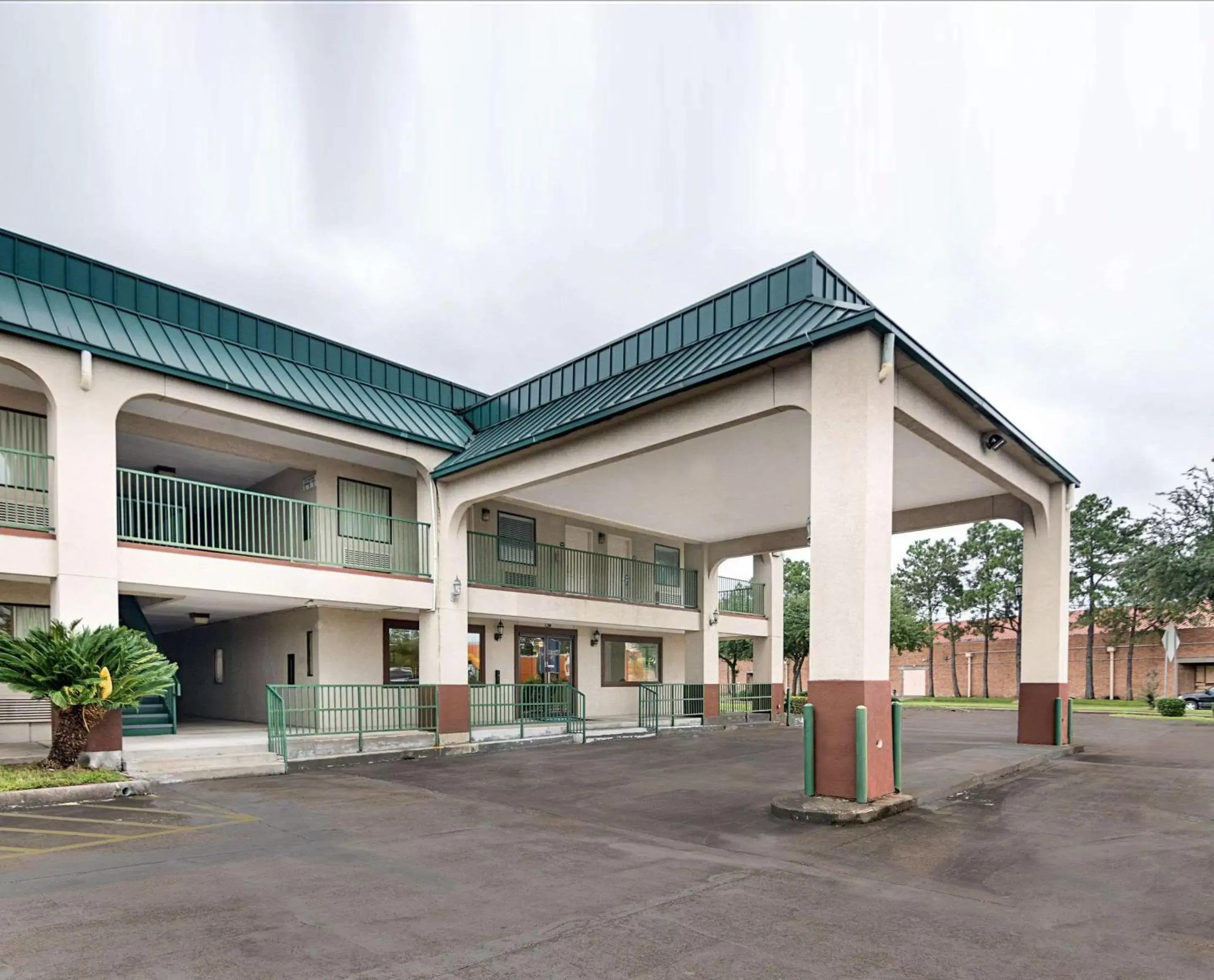 Rodeway Inn & Suites Hwy 290 NW Rodeway Inn & Suites Hwy 290 NW