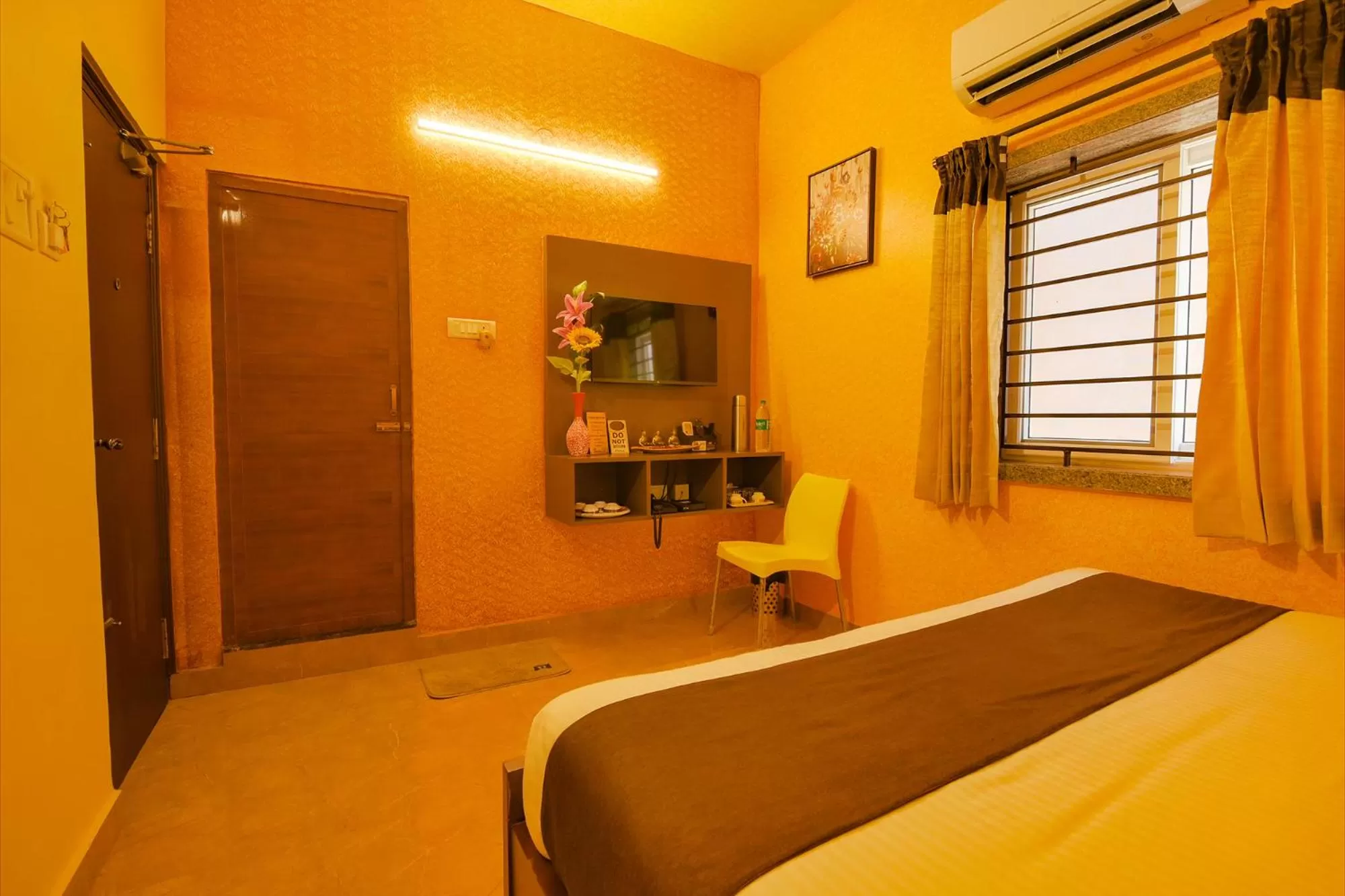Bed in FabHotel Vijaylakshmi Stay Inn - Nr Chennai International Airport