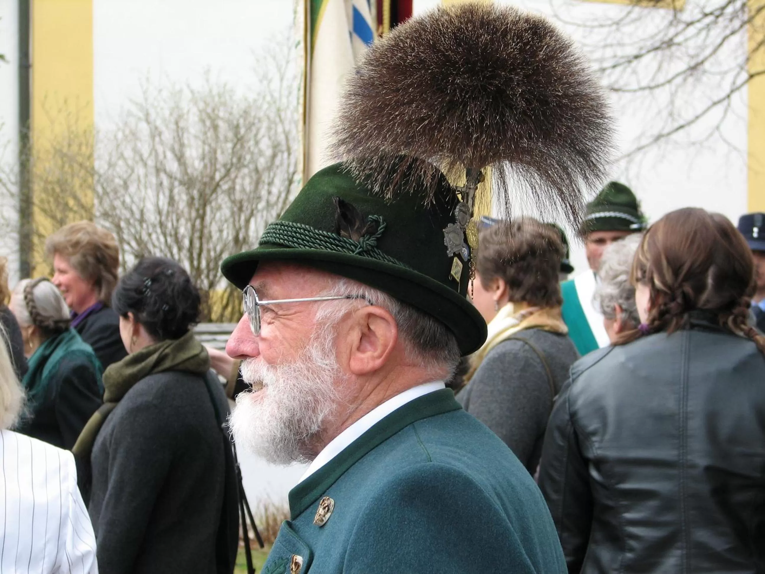 People in Aktivhotel & Gasthof Schmelz Ihr familienfreundliches Urlaubs Hotel mit Wellness Almsauna ab Februar Chiemgau Karte