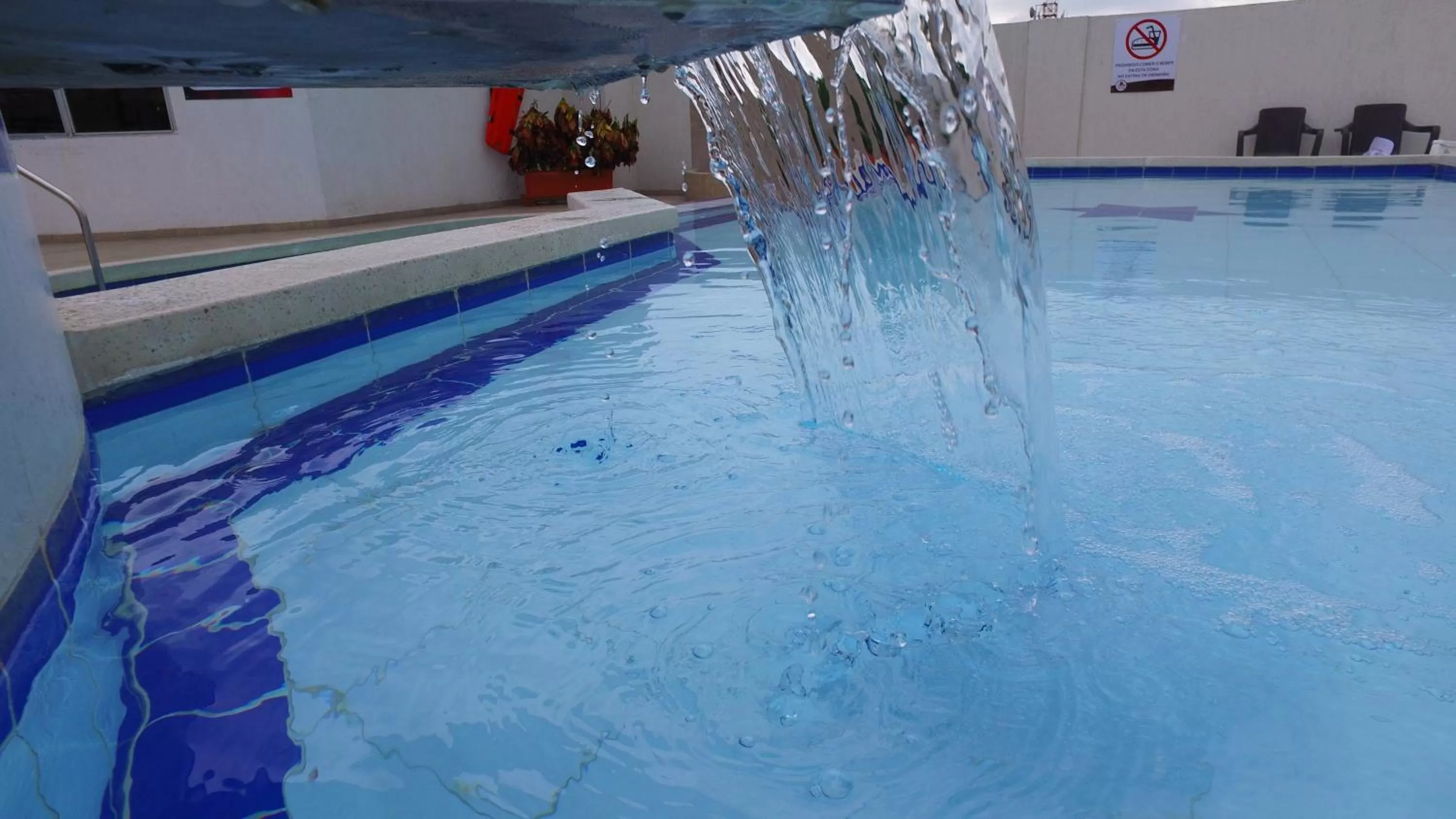 Swimming Pool in Hotel Cafe Plaza