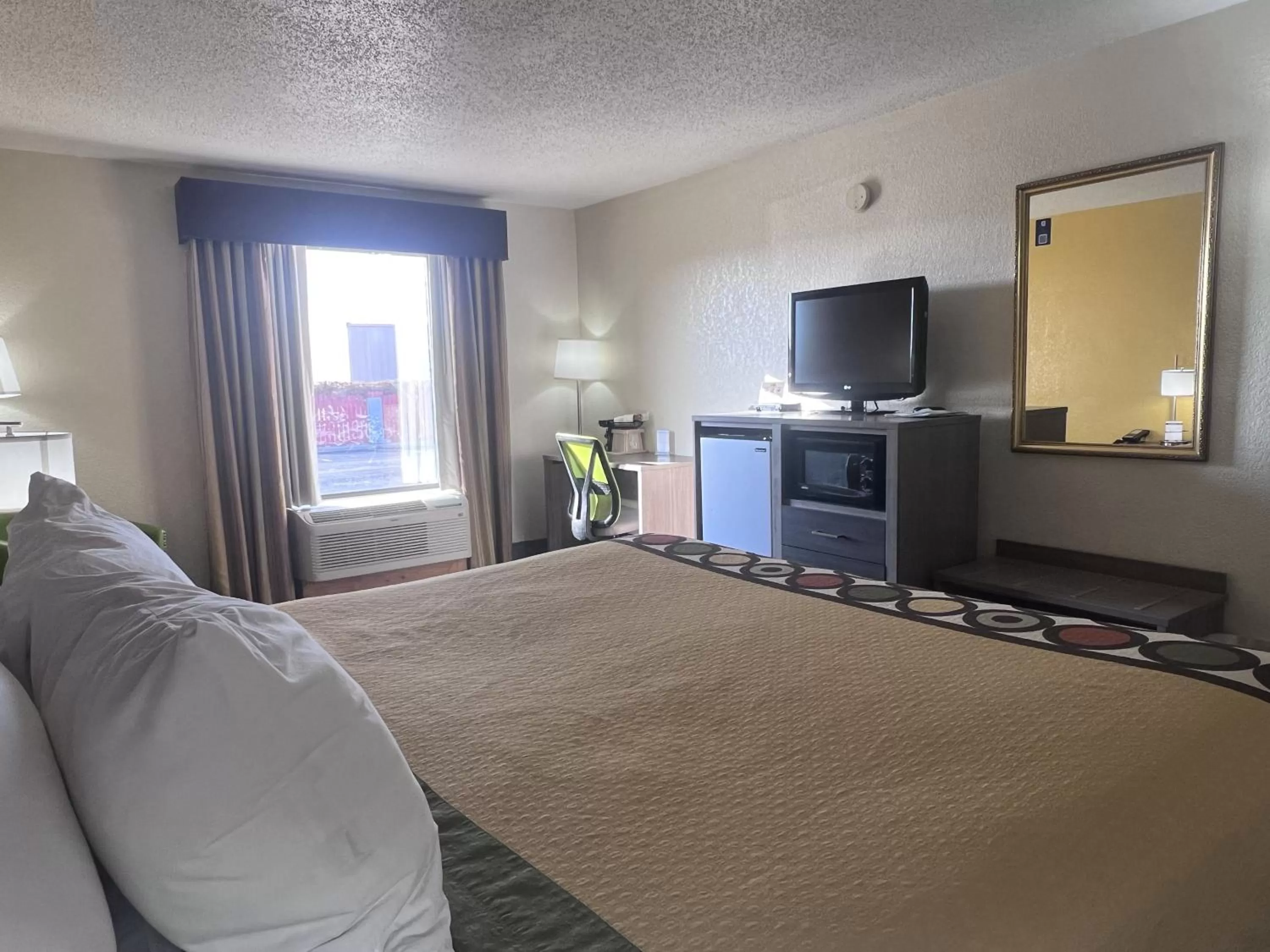 Bed in Super 8 by Wyndham Ft Stockton