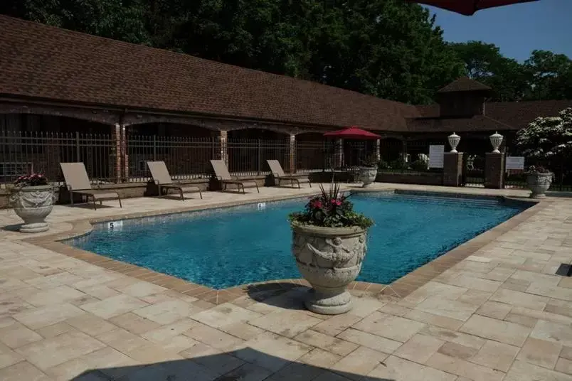 Chalet Inn & Suites Chalet Inn & Suites