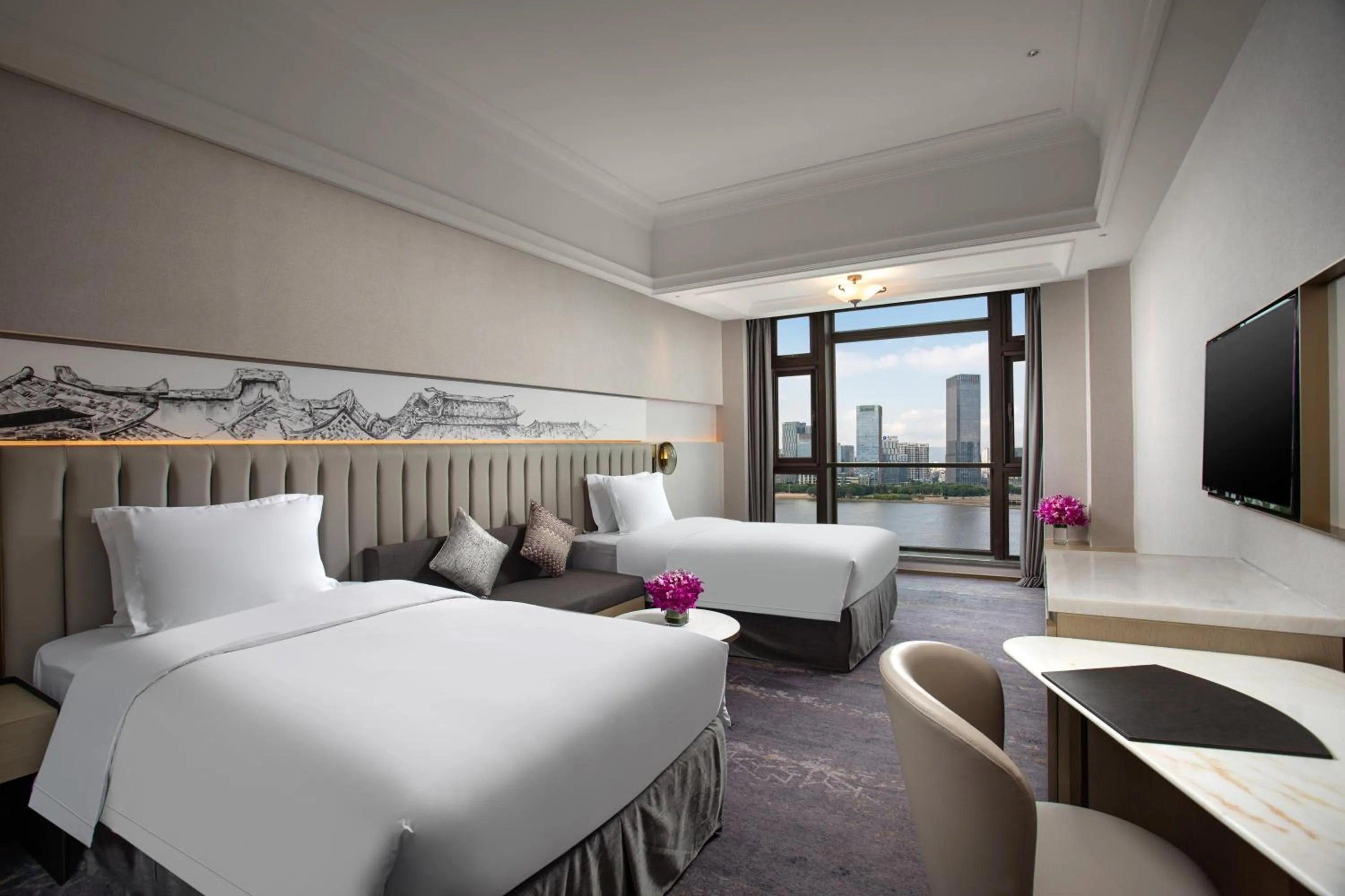 Photo of the whole room, Bed in Crowne Plaza Fuzhou South by IHG