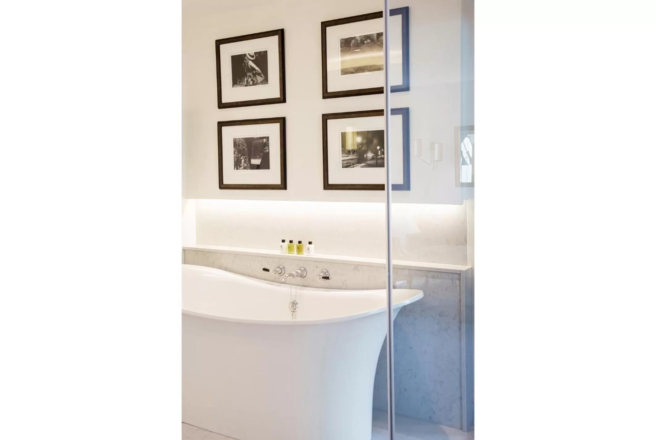 Bathroom in Old Parsonage Hotel