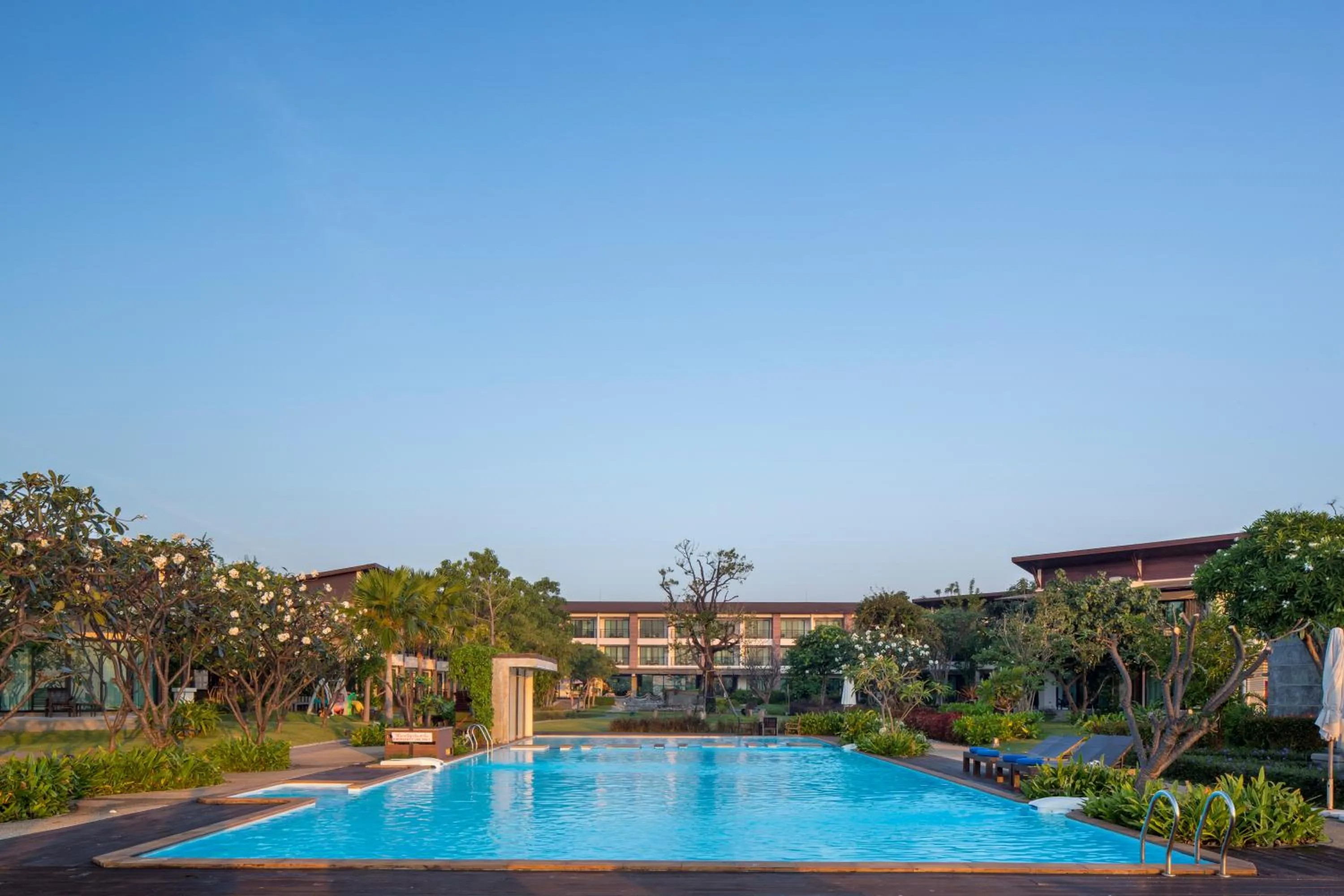 Swimming pool in i Tara Resort & Spa