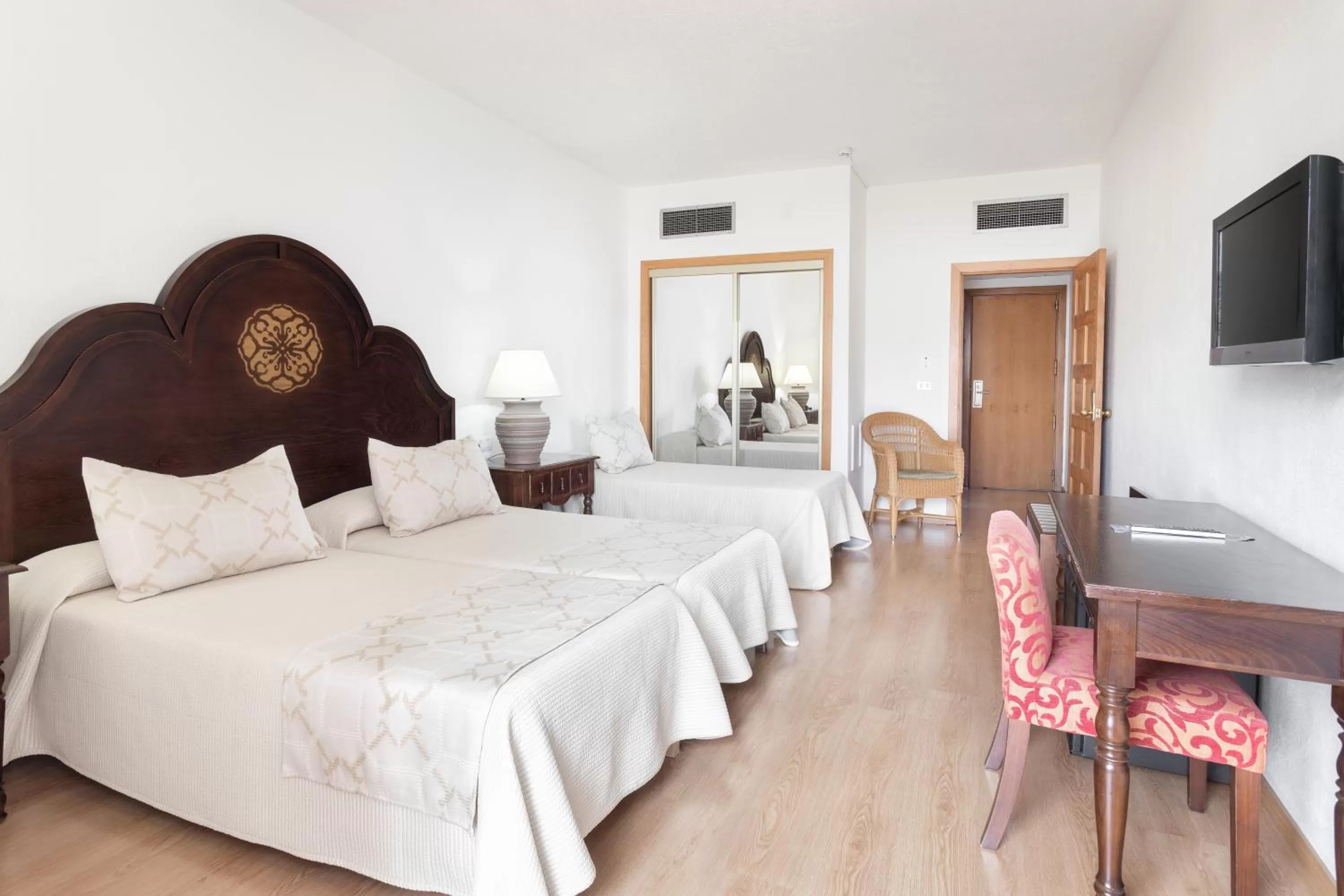 TV and multimedia in HC Hotel Magec