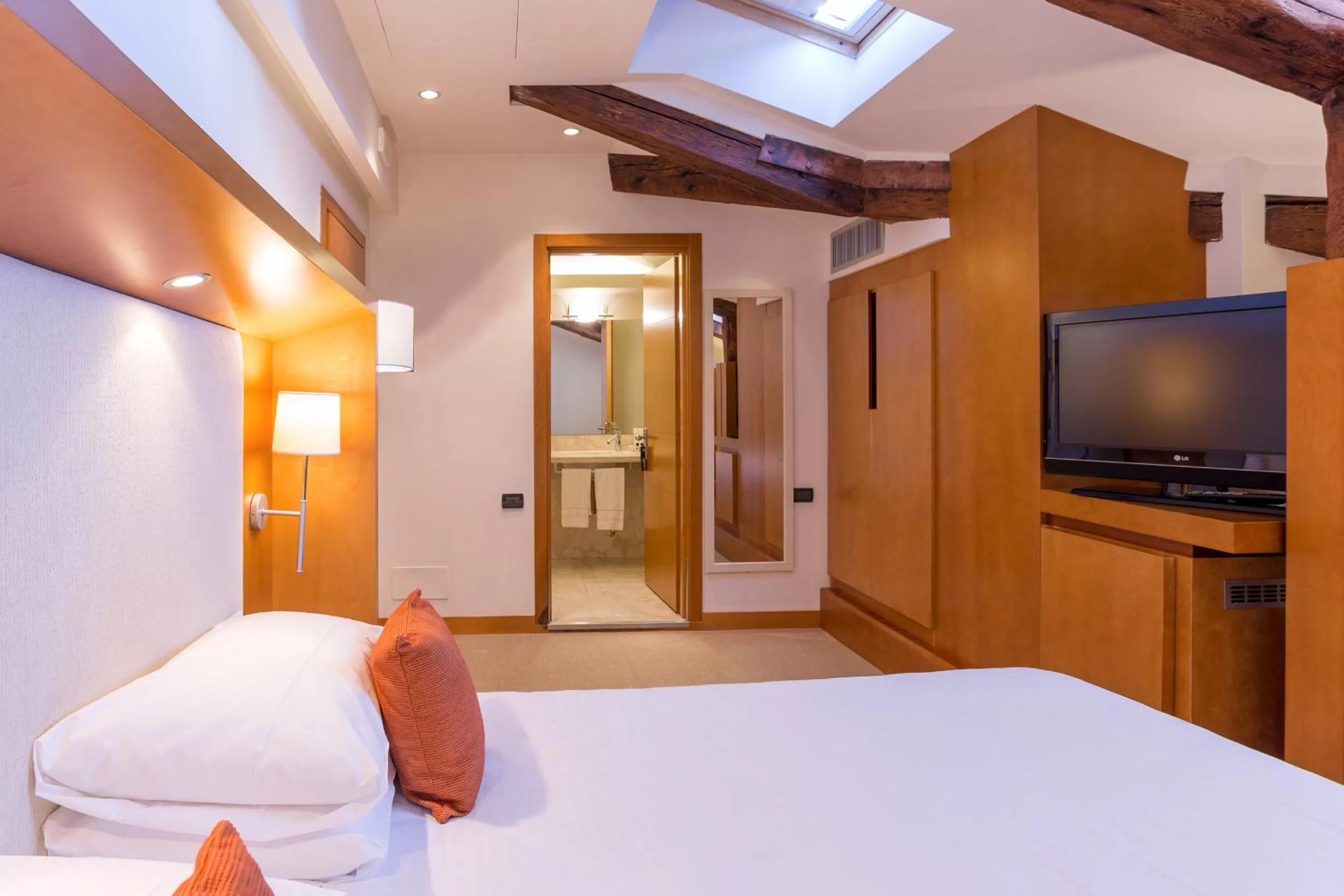 Decorative detail, Bed in Ruzzini Palace Hotel