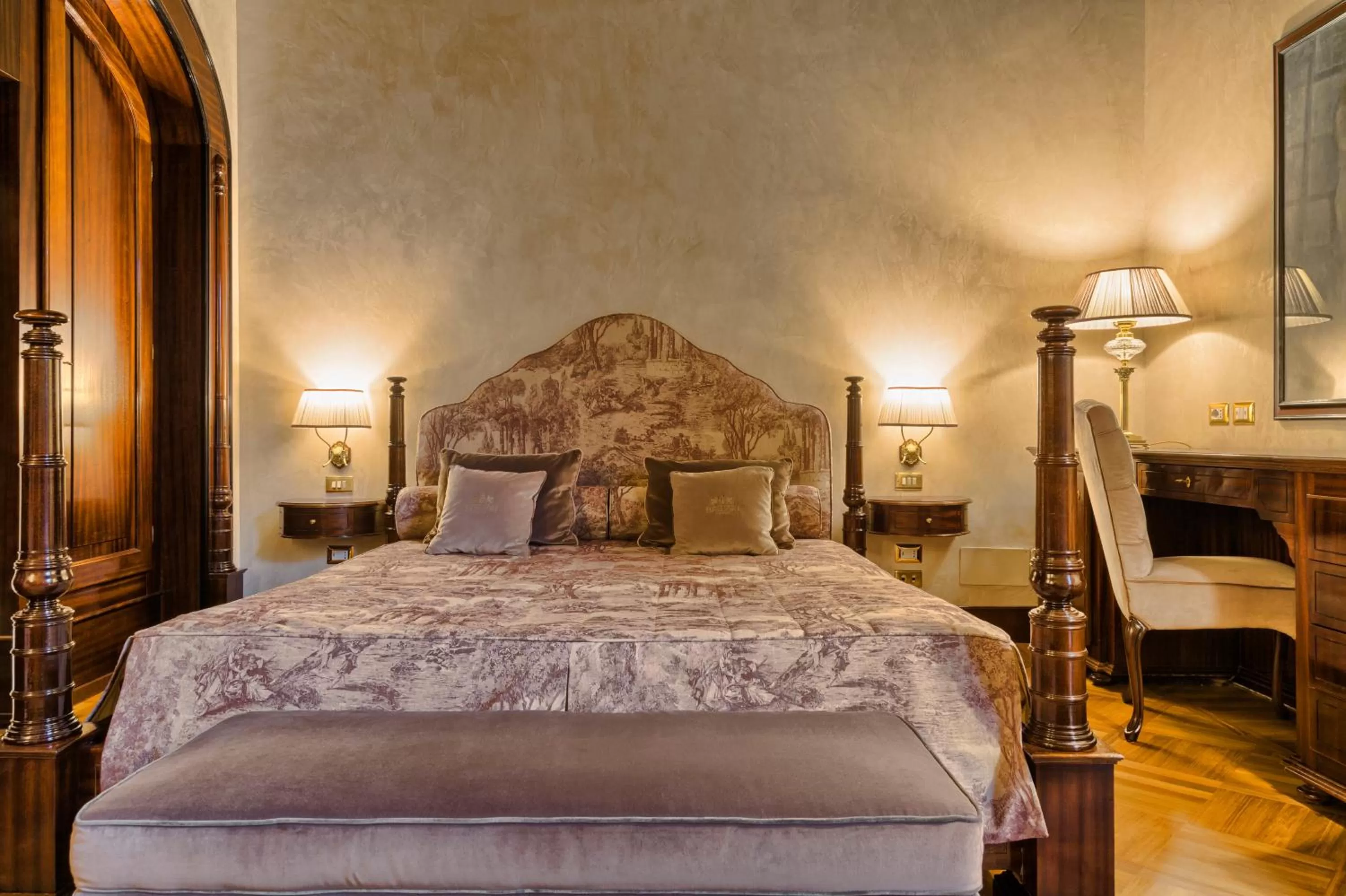 Bedroom, Bed in Grand Hotel Baglioni