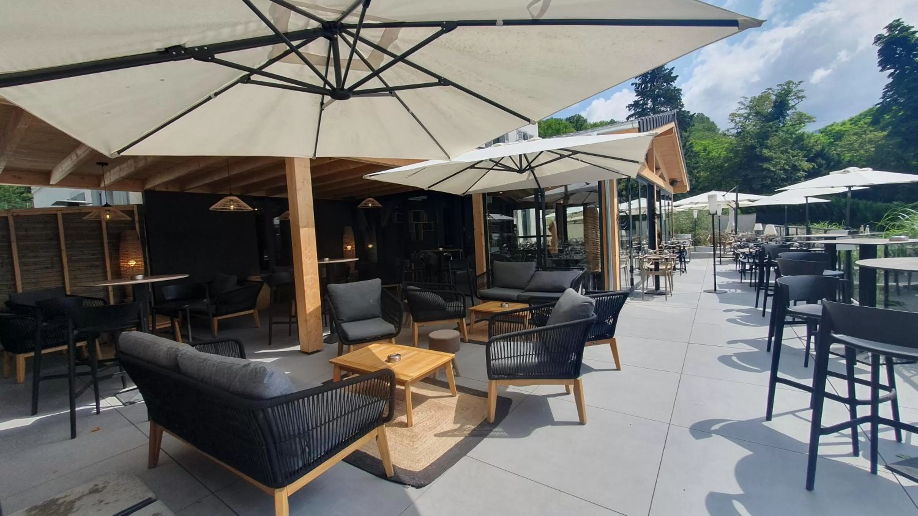 Patio in Hôtel Restaurant Le Repère