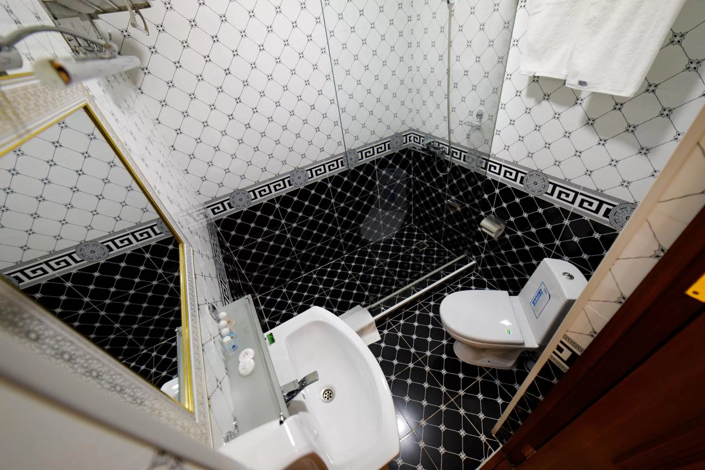 Shower, Bathroom in Khans Palace Hotel