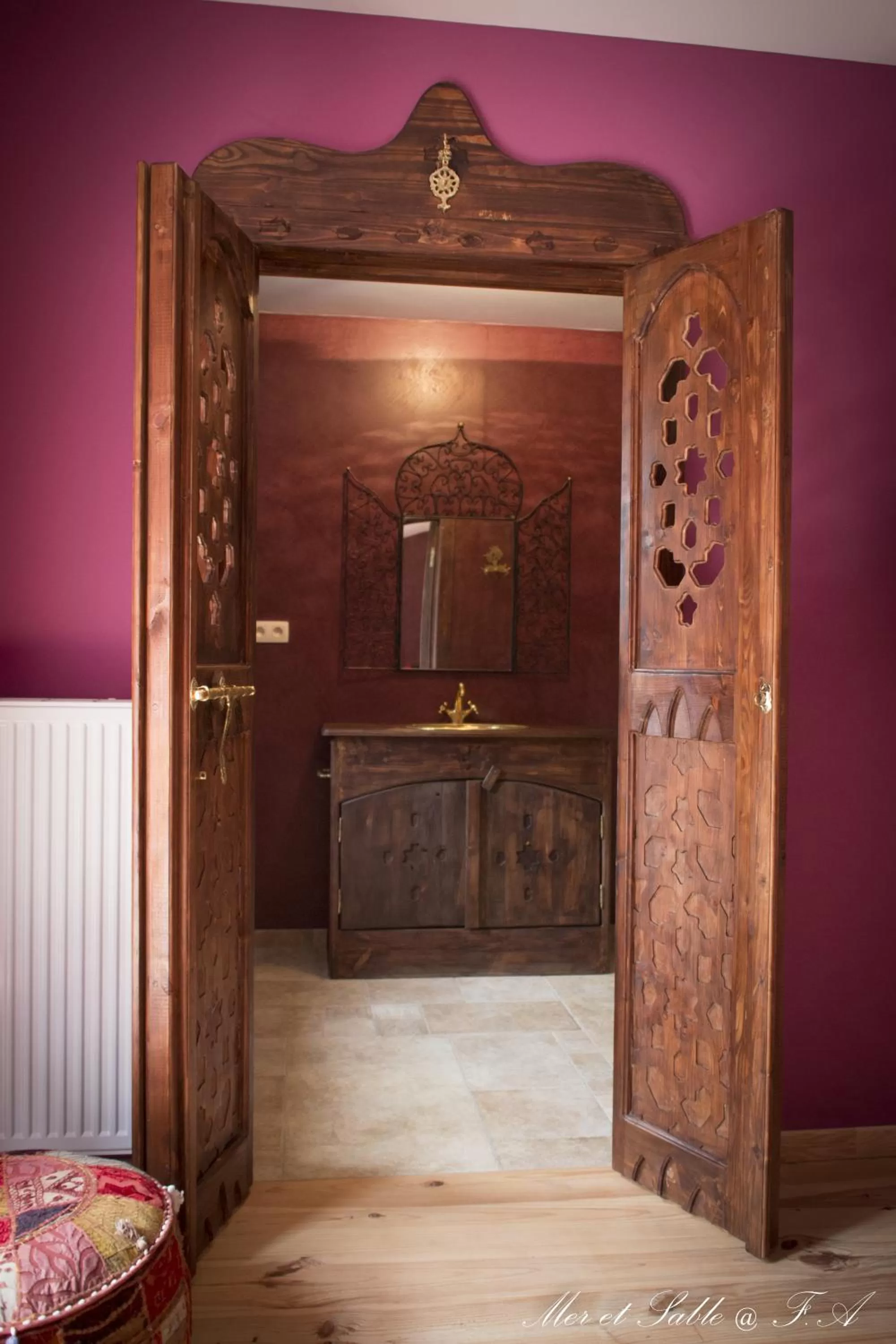 Bathroom, Kitchen/Kitchenette in Mer et Sable B&B