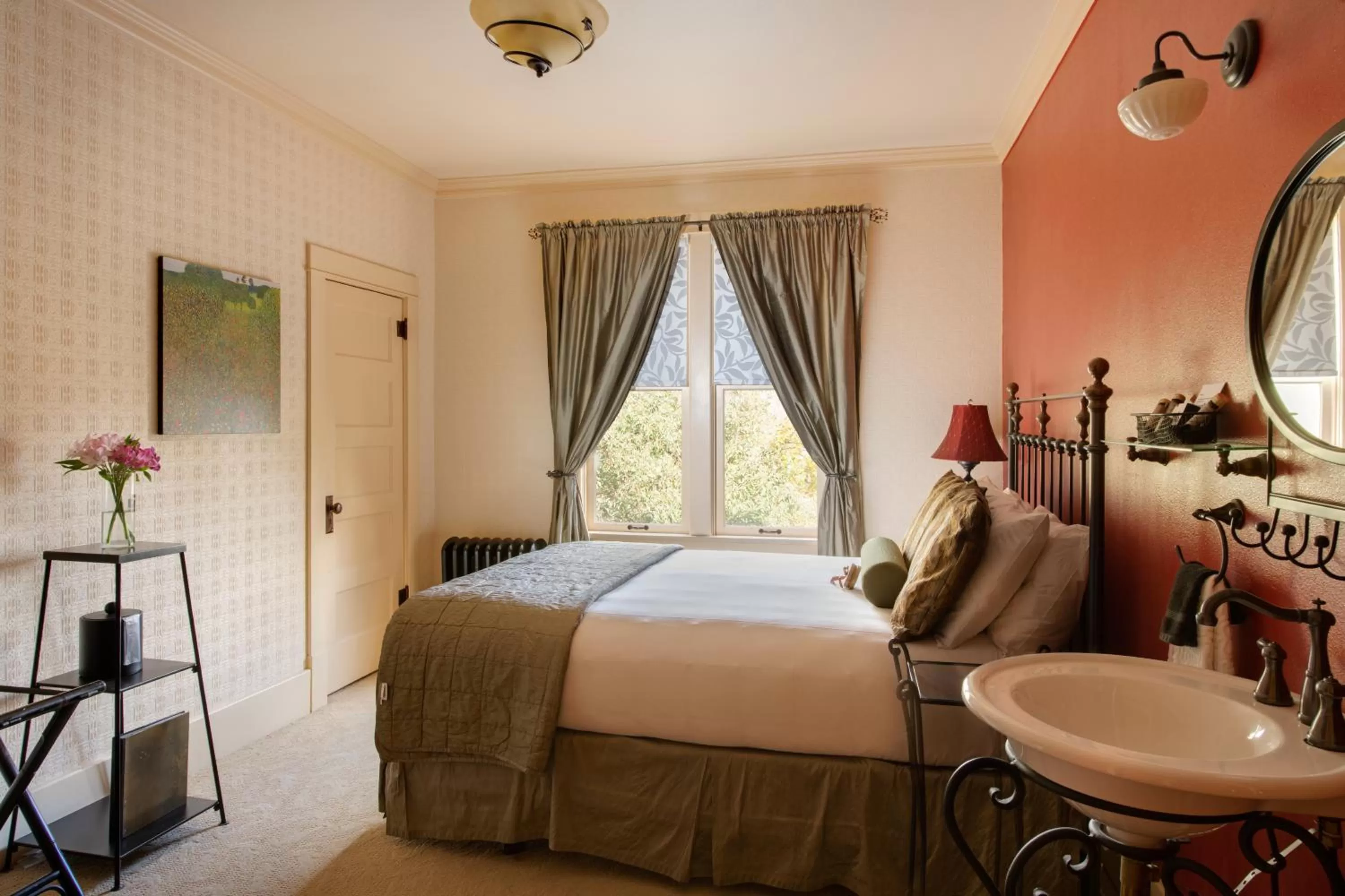 Bed in Chamberlin Inn