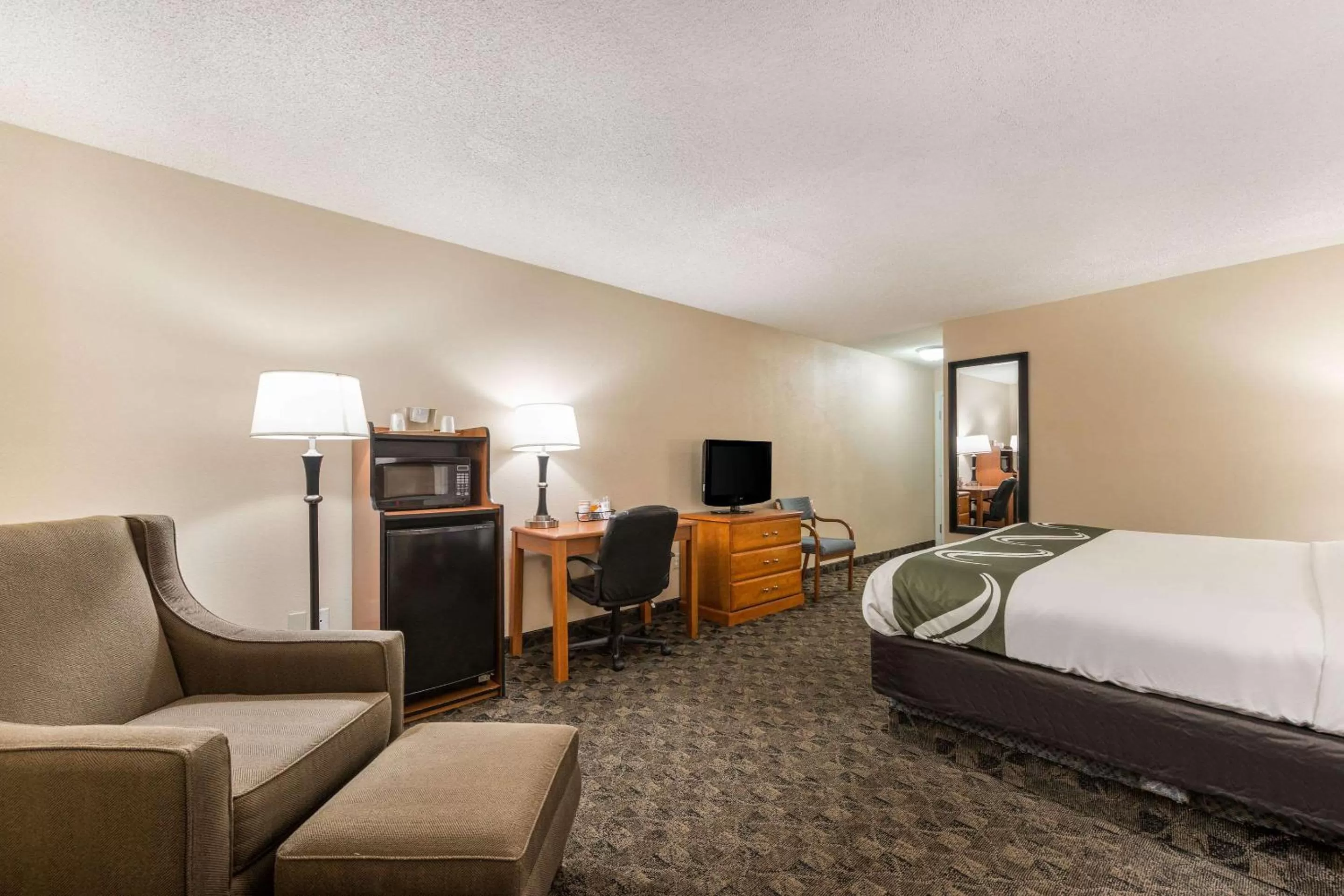 Photo of the whole room, Bed in Quality Inn & Suites Portage Central